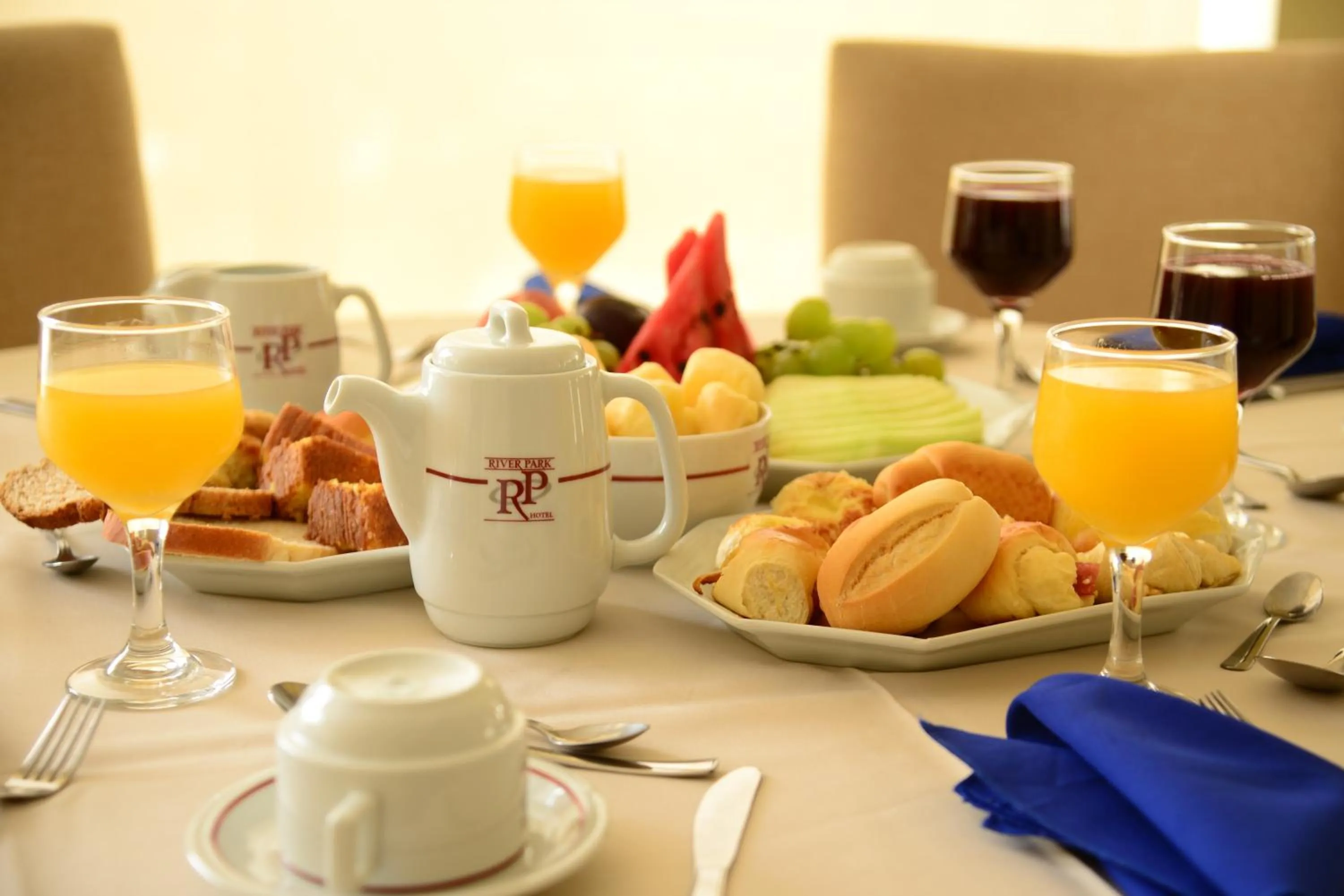 Food and drinks in River Park Hotel