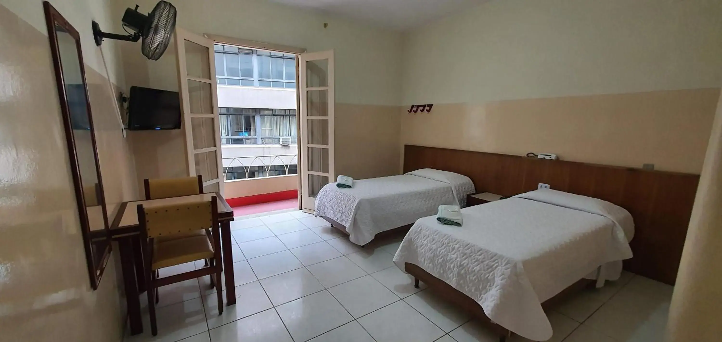 Large Twin Room in Hotel Plaza Olido Large Twin Room in Hotel Plaza Olido