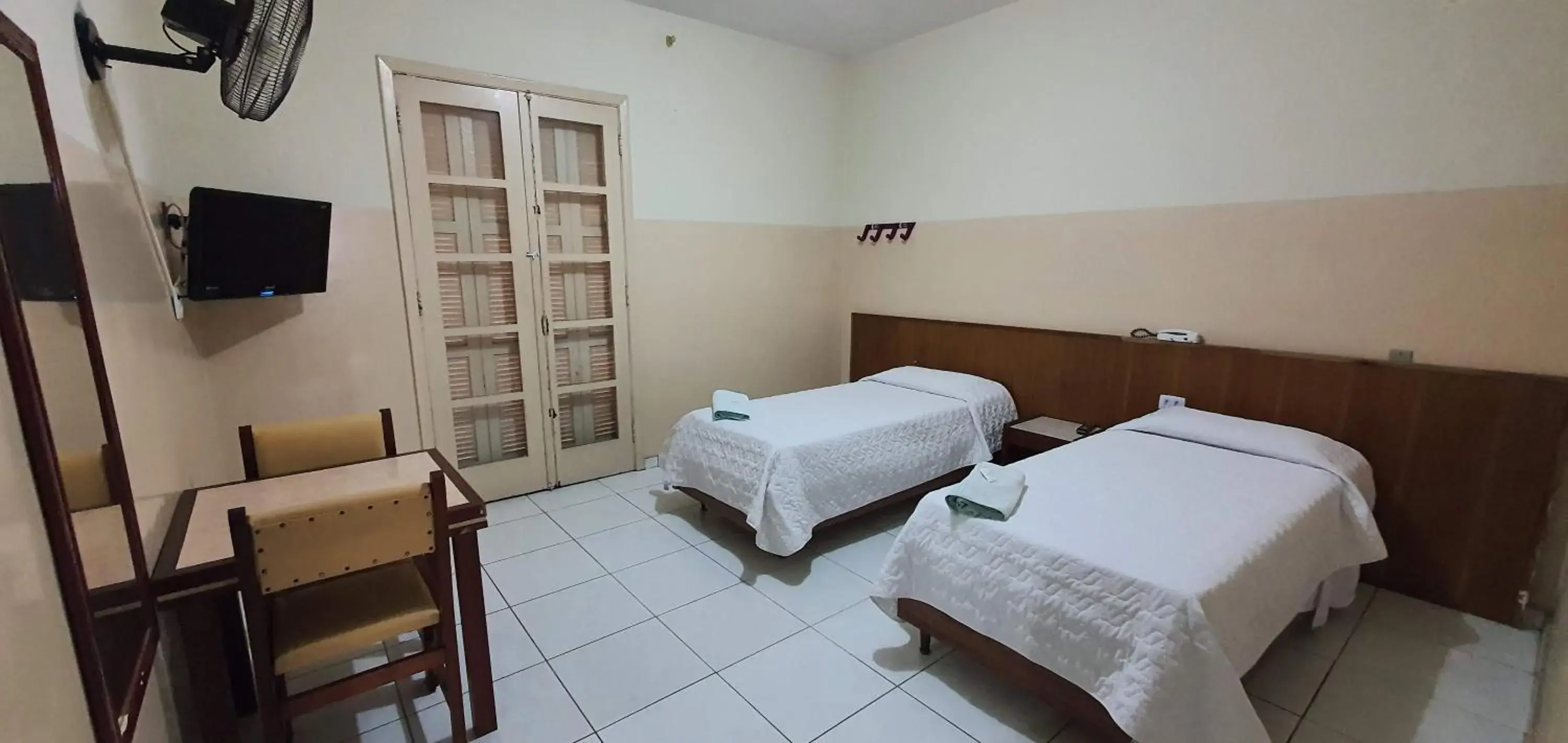 Large Twin Room in Hotel Plaza Olido Large Twin Room in Hotel Plaza Olido