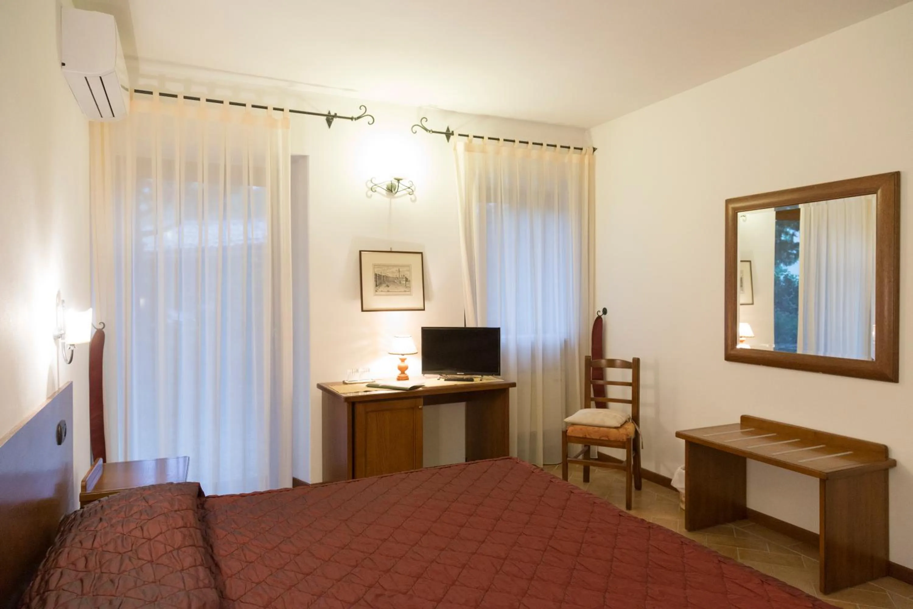 Photo of the whole room, Bed in Colleverde Country House & SPA Urbino
