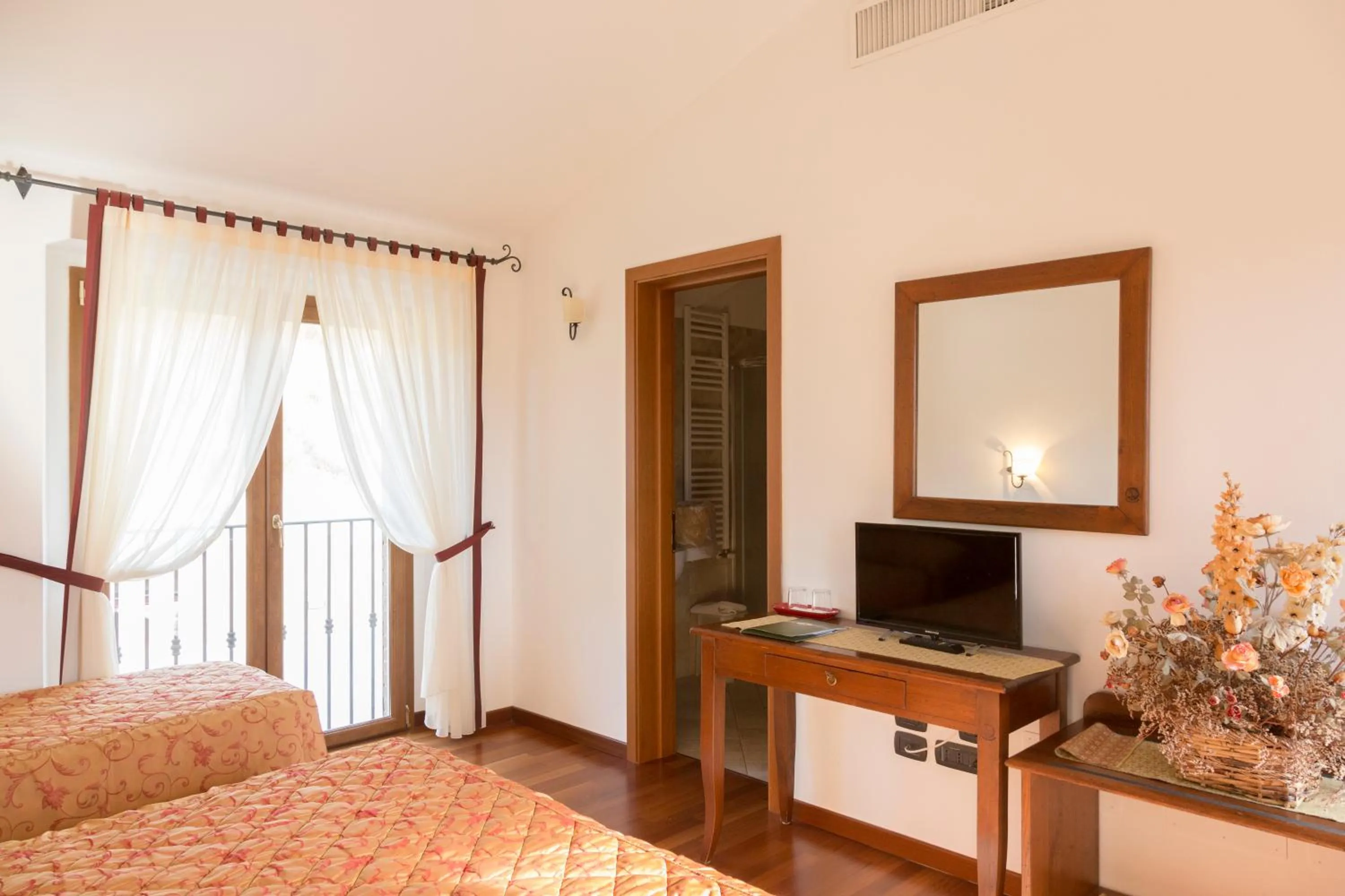 View (from property/room), Bed in Colleverde Country House & SPA Urbino