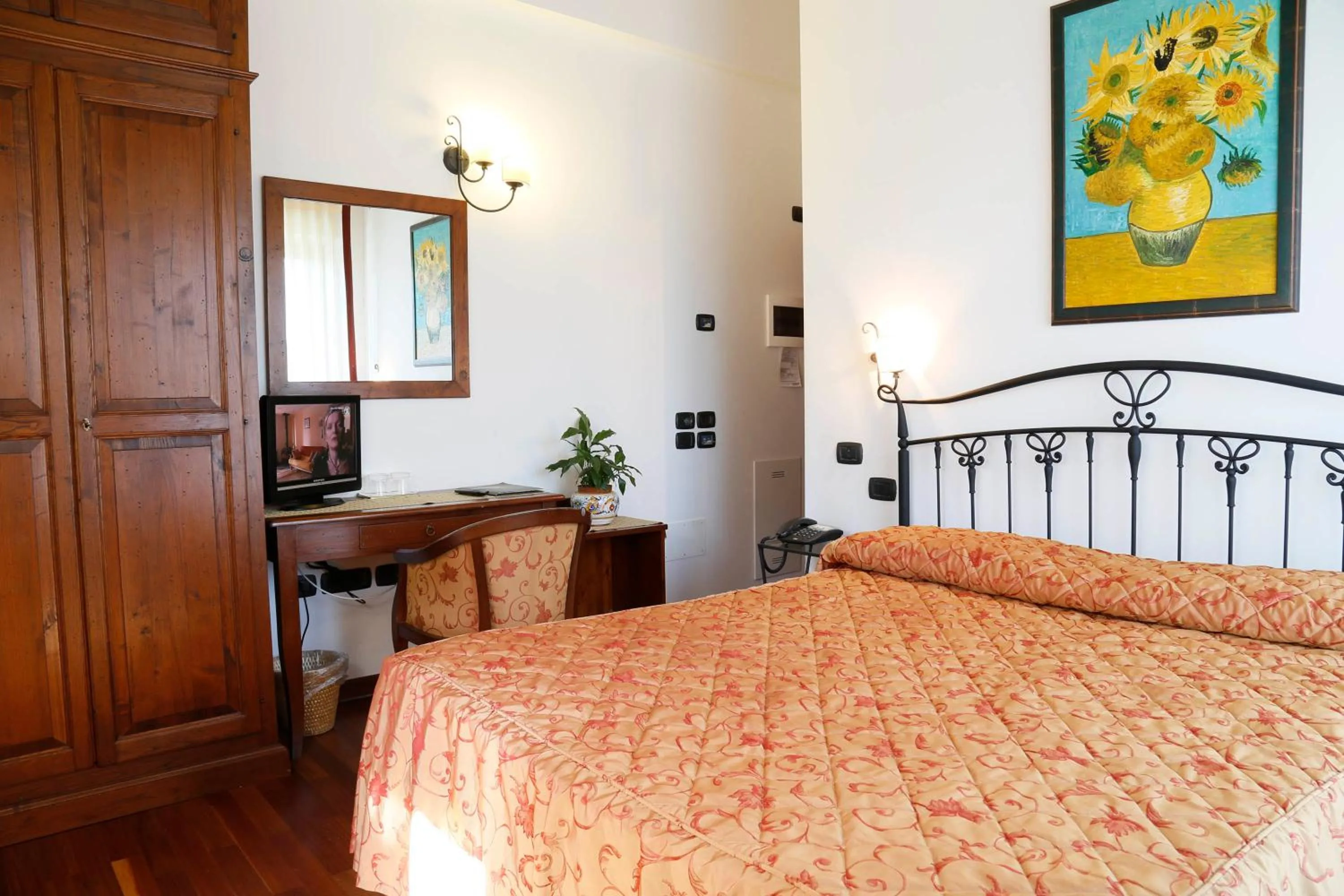 Photo of the whole room, Bed in Colleverde Country House & SPA Urbino