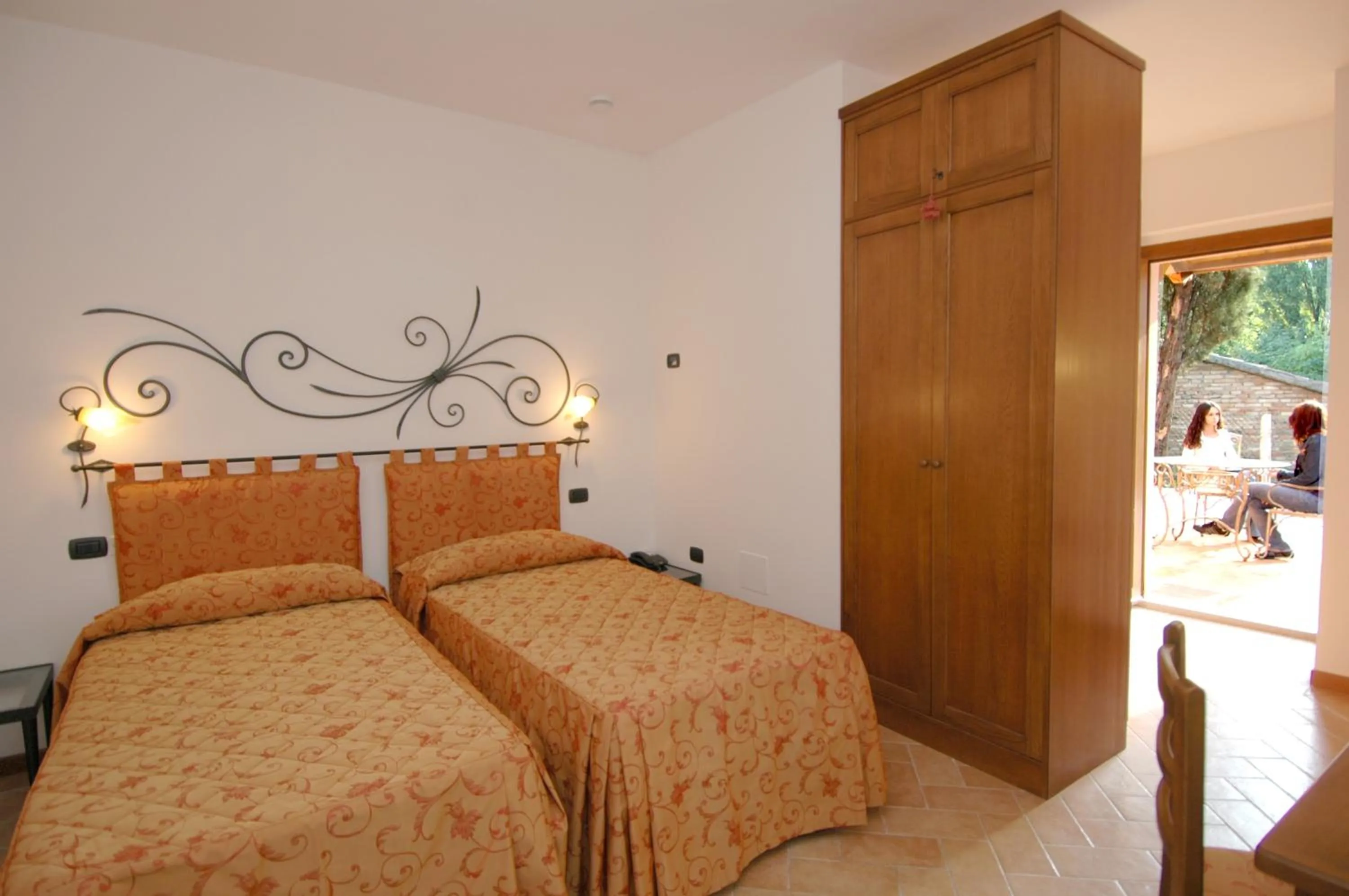Bed in Colleverde Country House & SPA Urbino