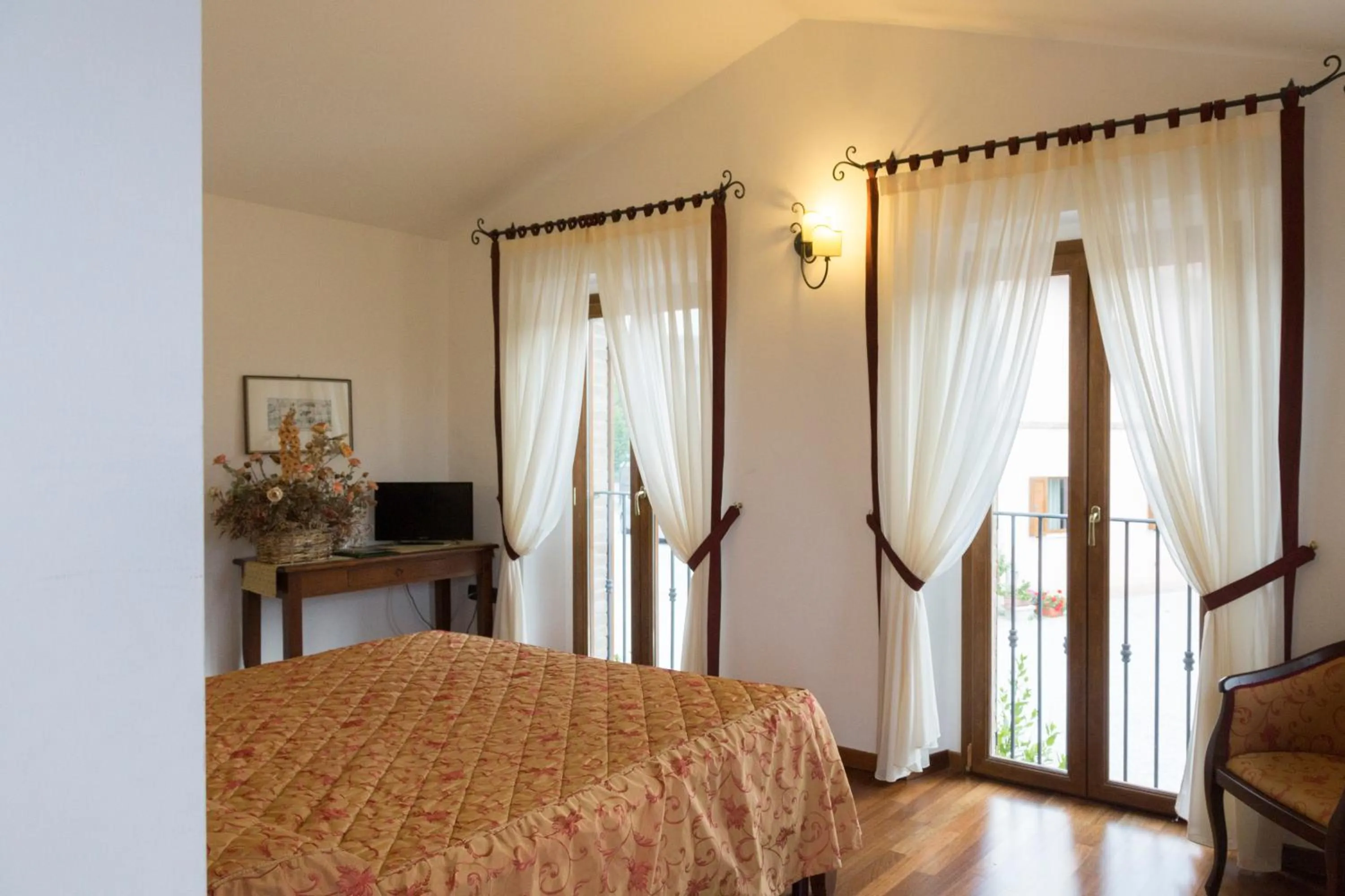 Photo of the whole room, Bed in Colleverde Country House & SPA Urbino