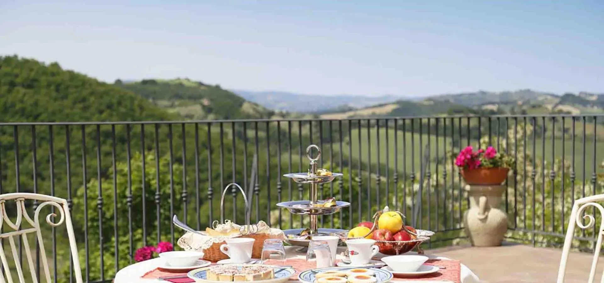 Balcony/Terrace in Colleverde Country House & SPA Urbino