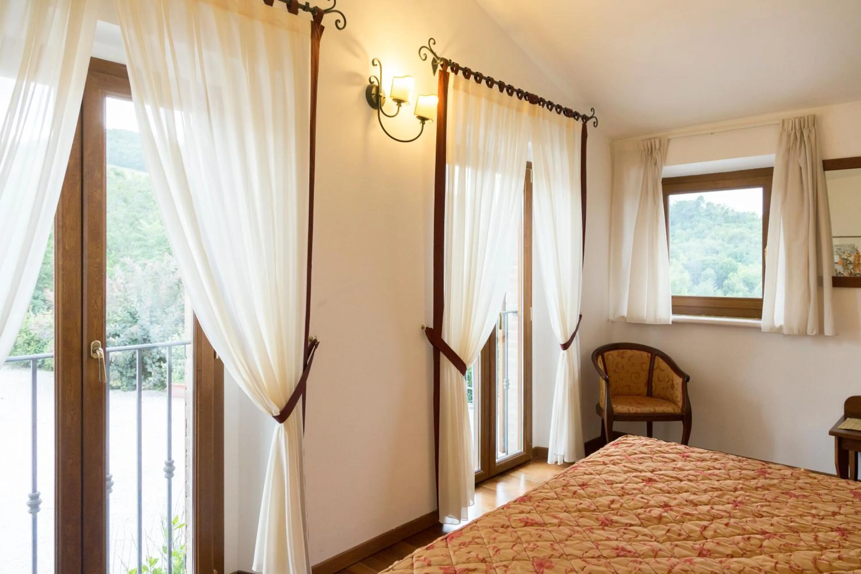 Photo of the whole room, Bed in Colleverde Country House & SPA Urbino