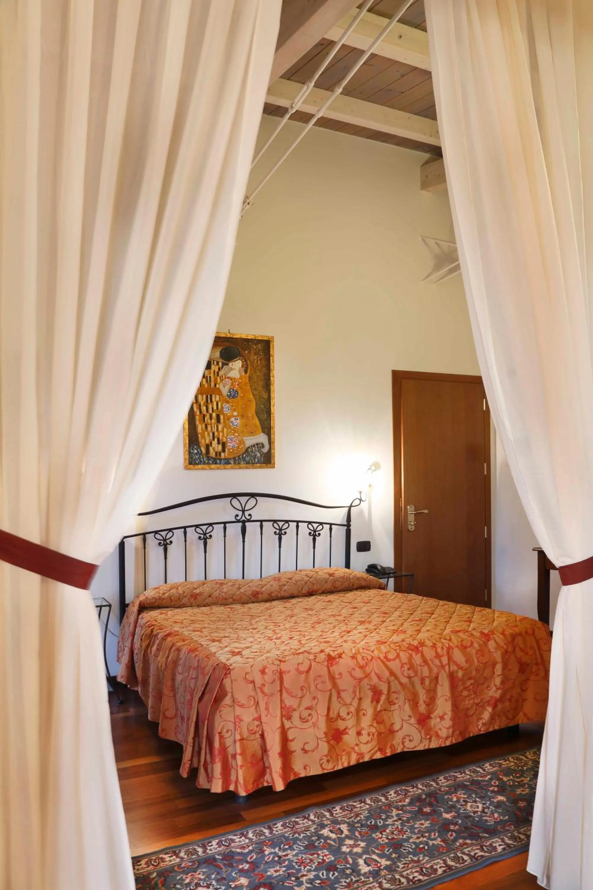 Photo of the whole room, Bed in Colleverde Country House & SPA Urbino