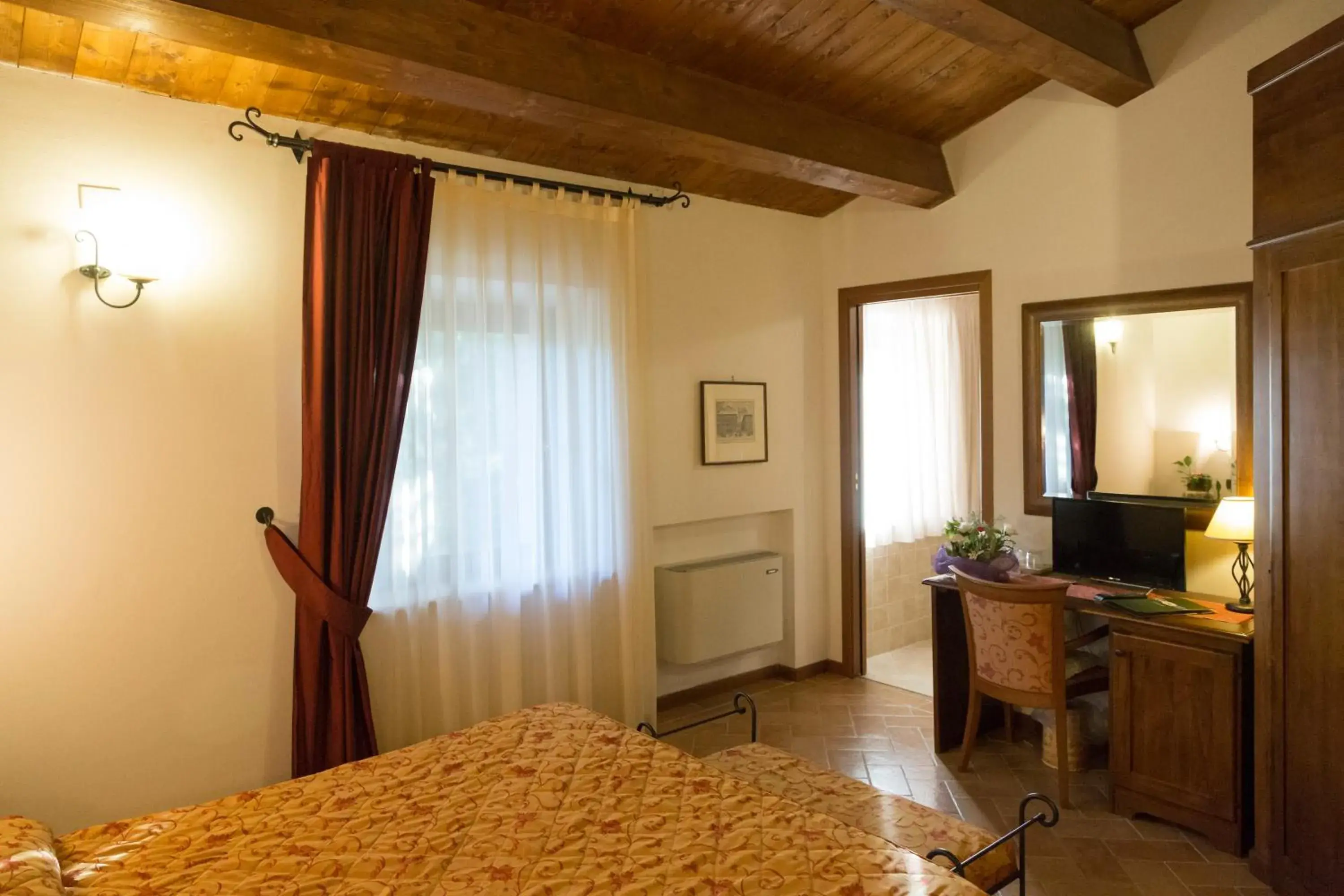 Double or Twin Room with Swimming Pool Access in Colleverde Country House & SPA Urbino Double or Twin Room with Swimming Pool Access in Colleverde Country House & SPA Urbino