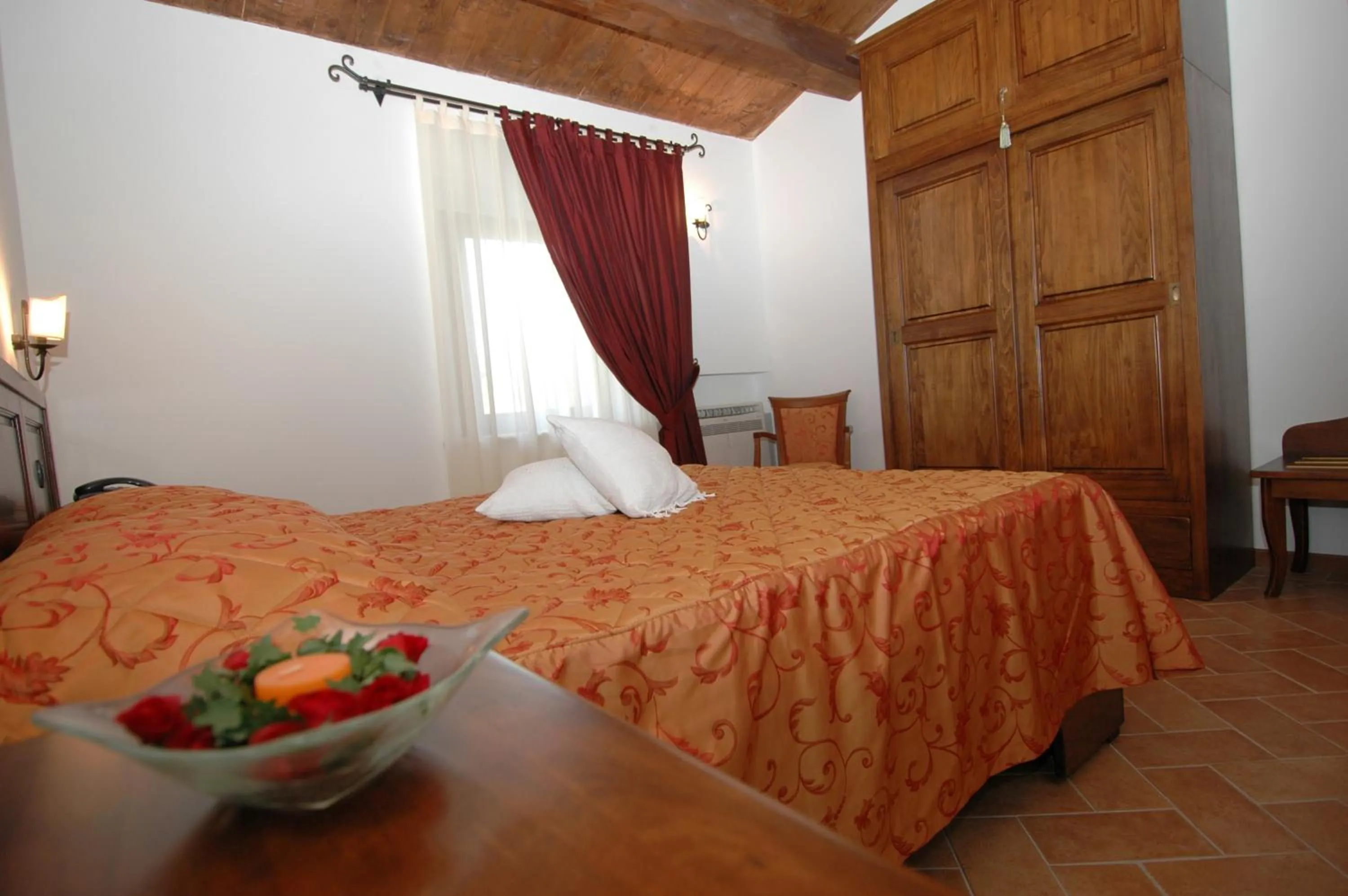 Bed in Colleverde Country House & SPA Urbino