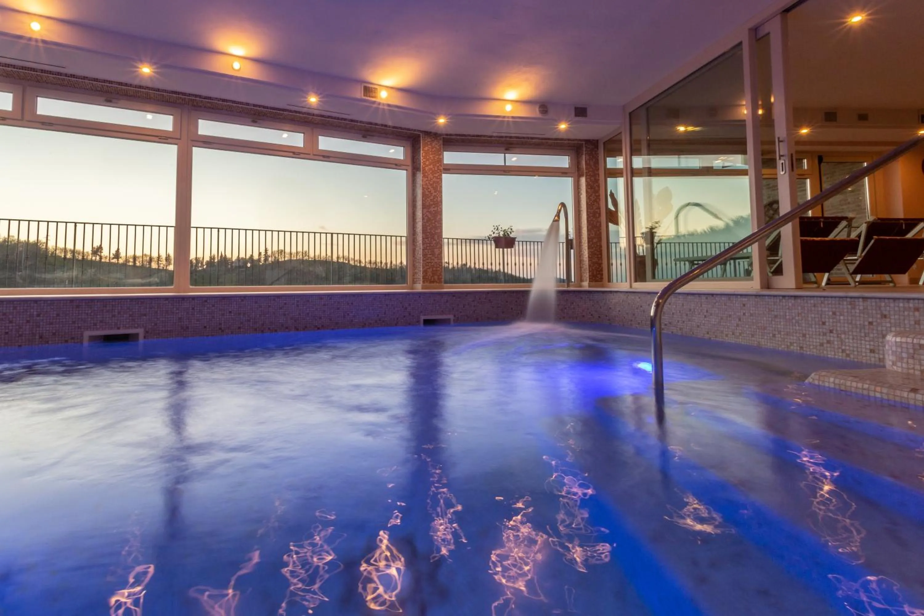 Swimming pool in Colleverde Country House & SPA Urbino