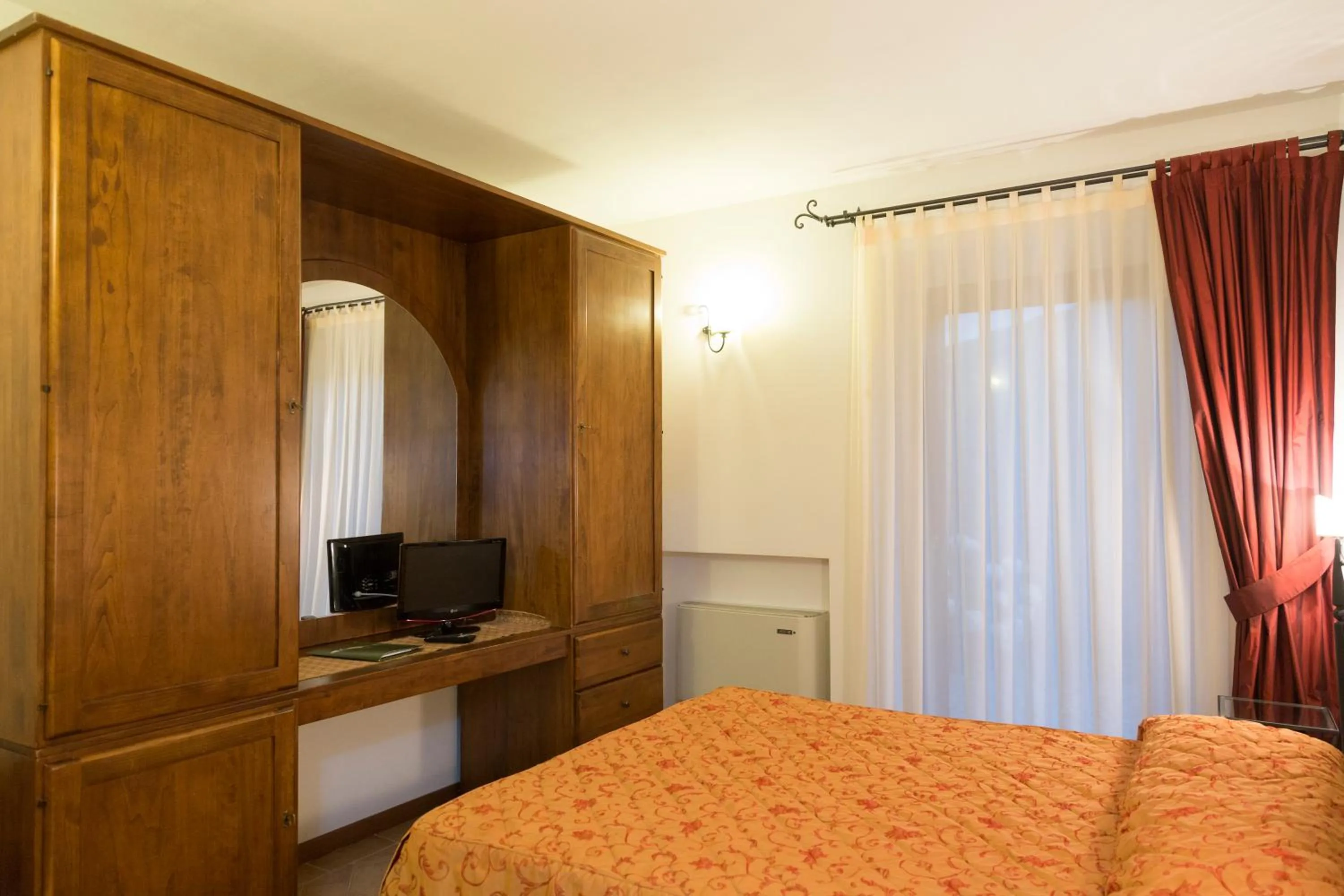 Bedroom, Bed in Colleverde Country House & SPA Urbino