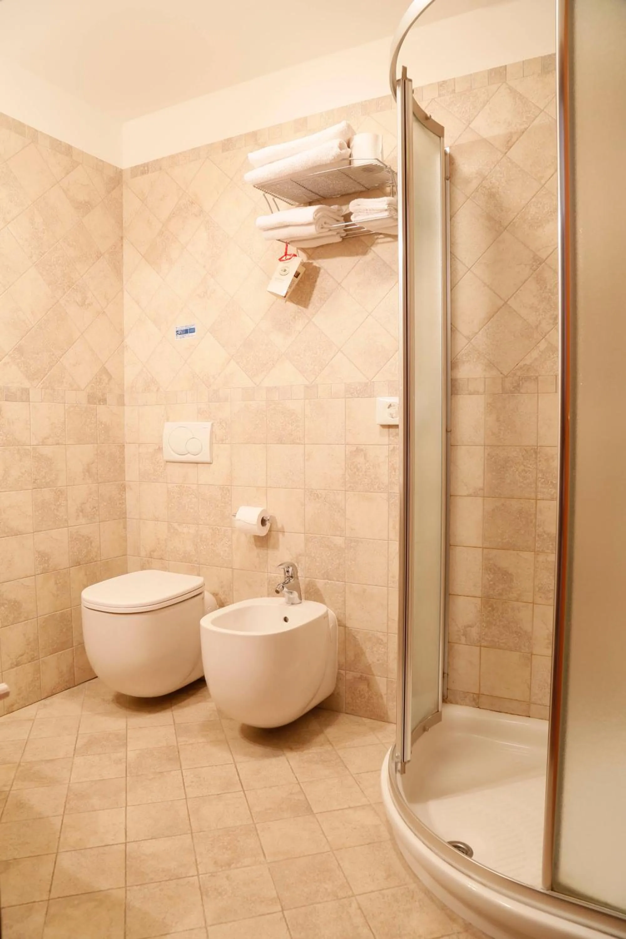 Shower in Colleverde Country House & SPA Urbino