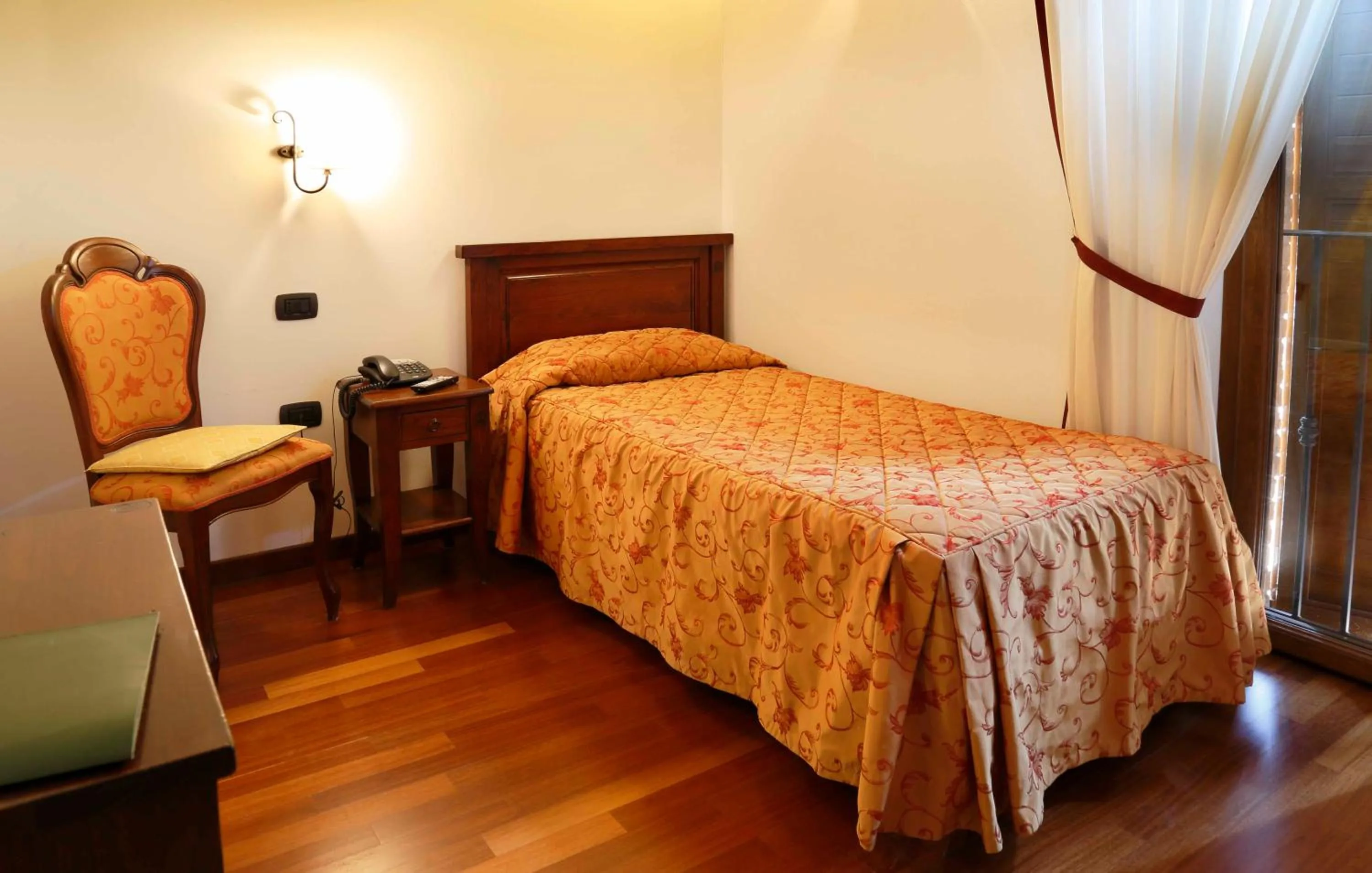 Photo of the whole room, Bed in Colleverde Country House & SPA Urbino