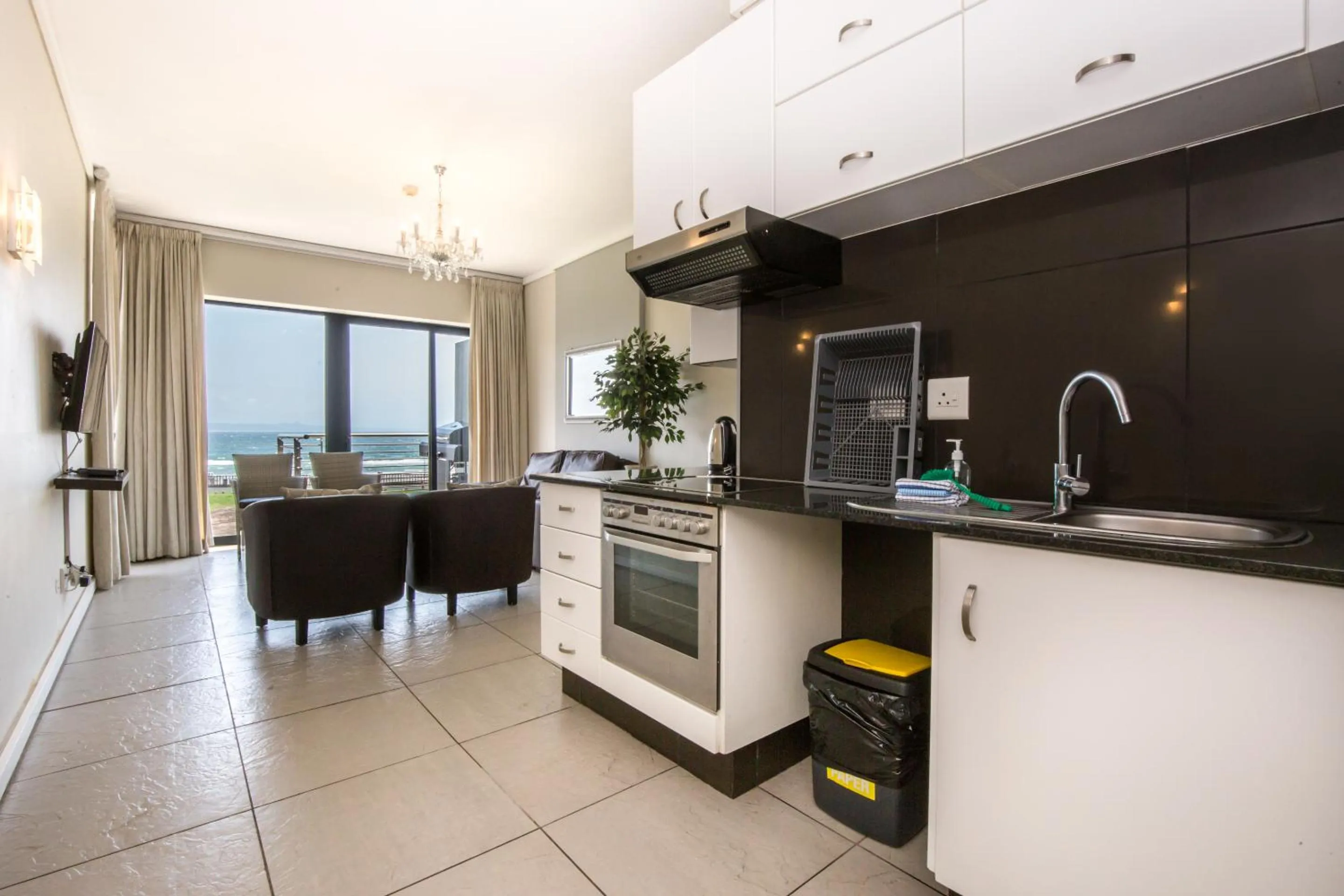 Kitchen or kitchenette in Point Waterfront Apartments