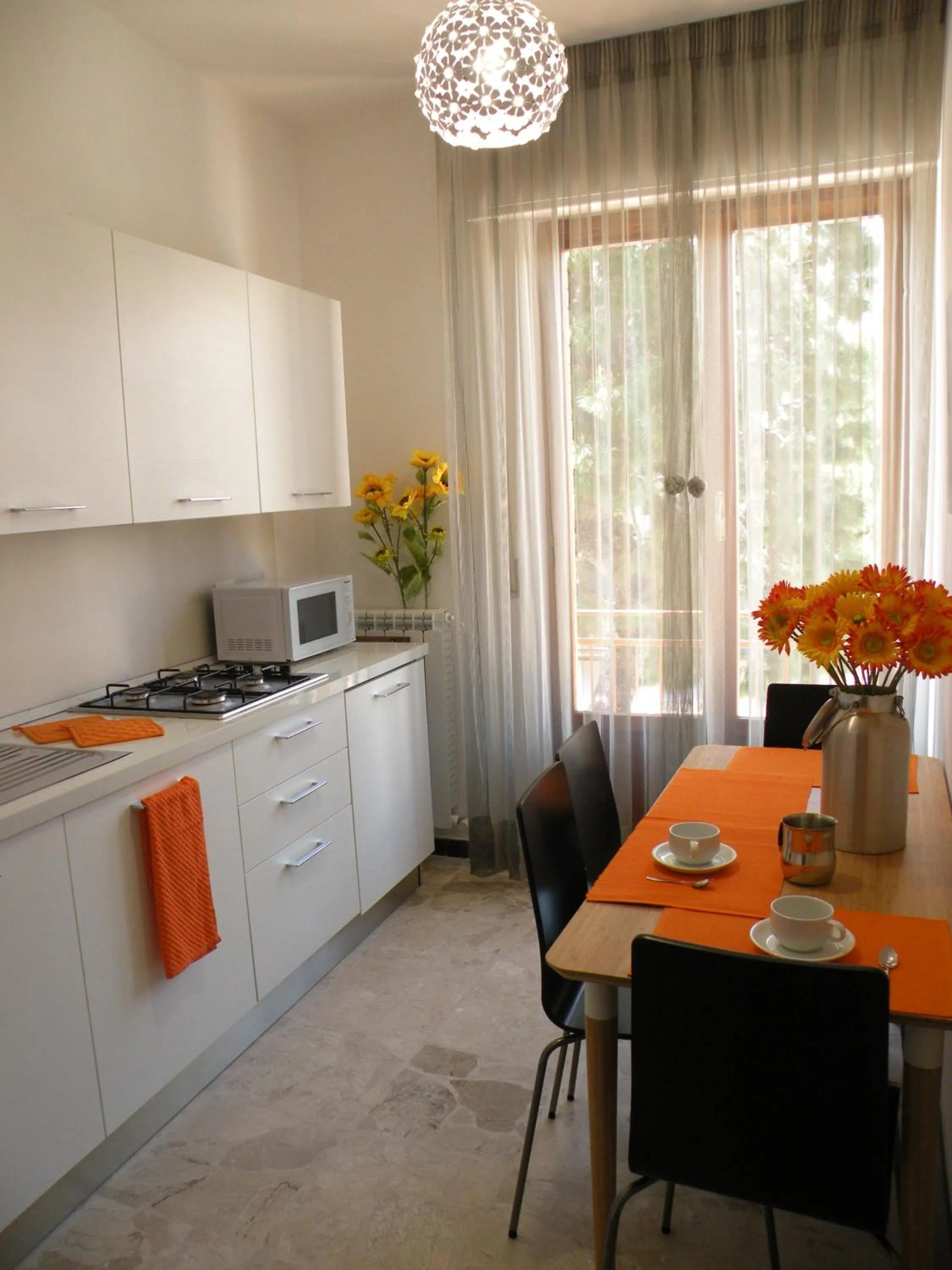 Kitchen or kitchenette in La Casa sul Corso B&B