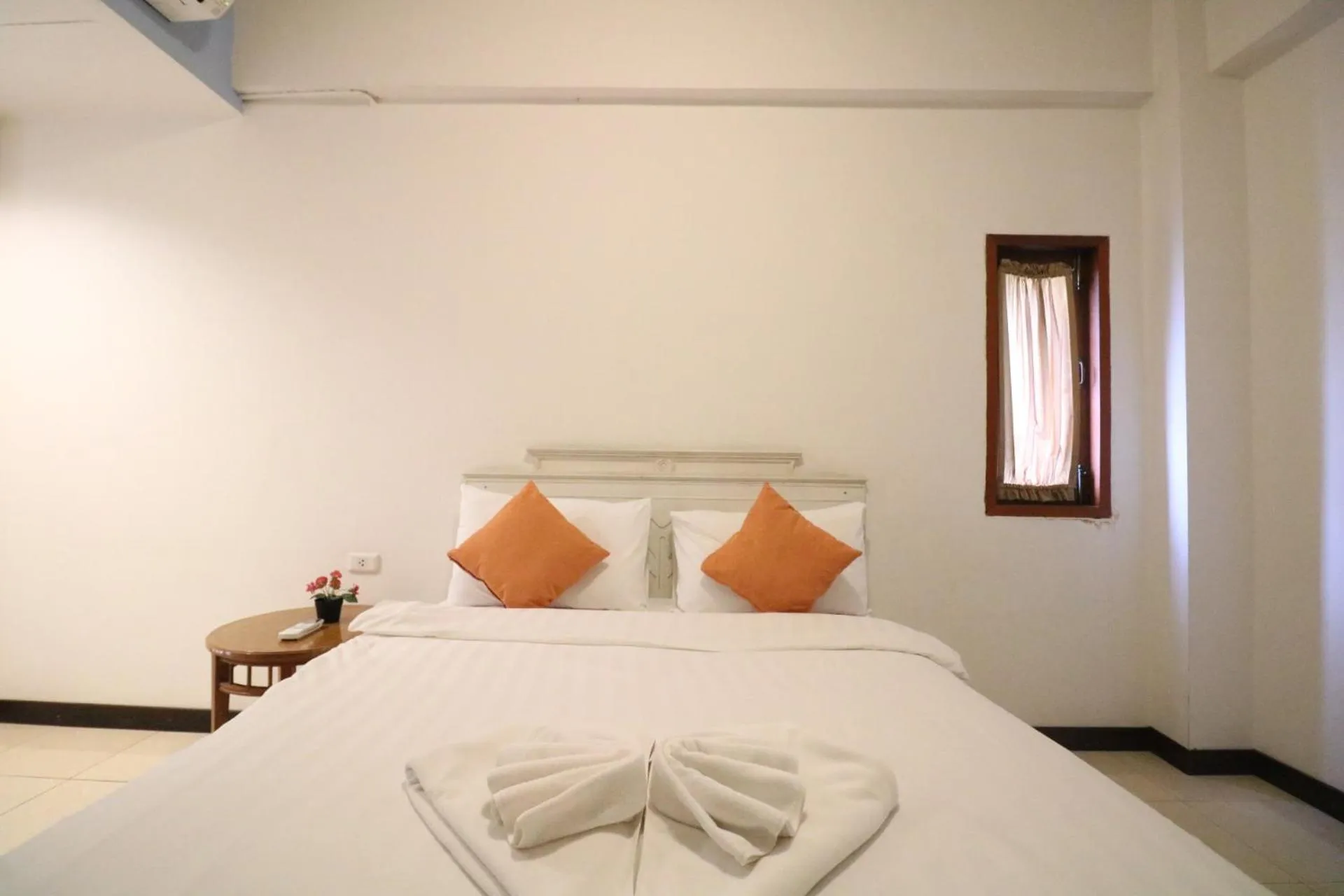 Bed in JL Bangkok Hotel