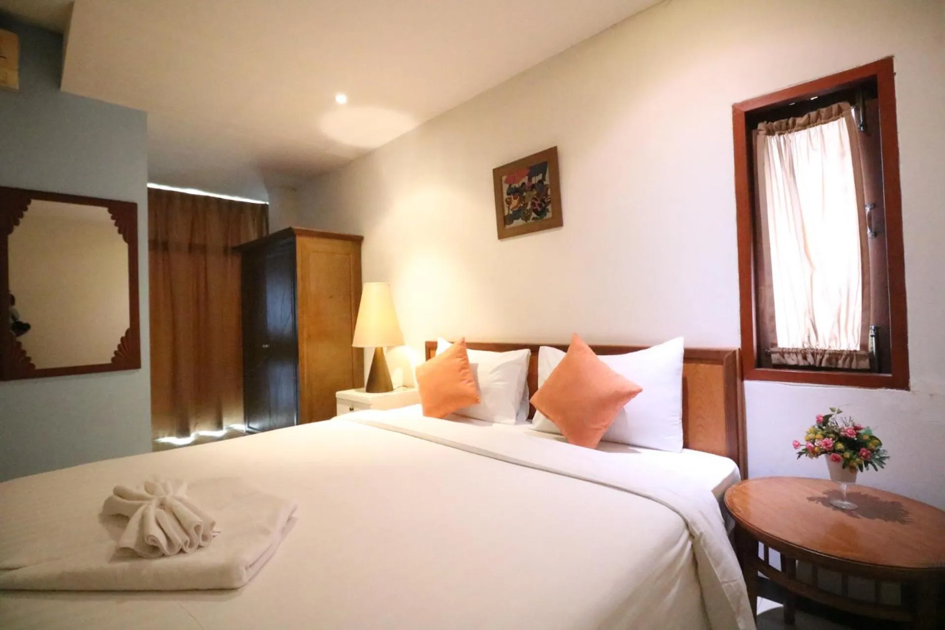 Photo of the whole room, Bed in JL Bangkok Hotel