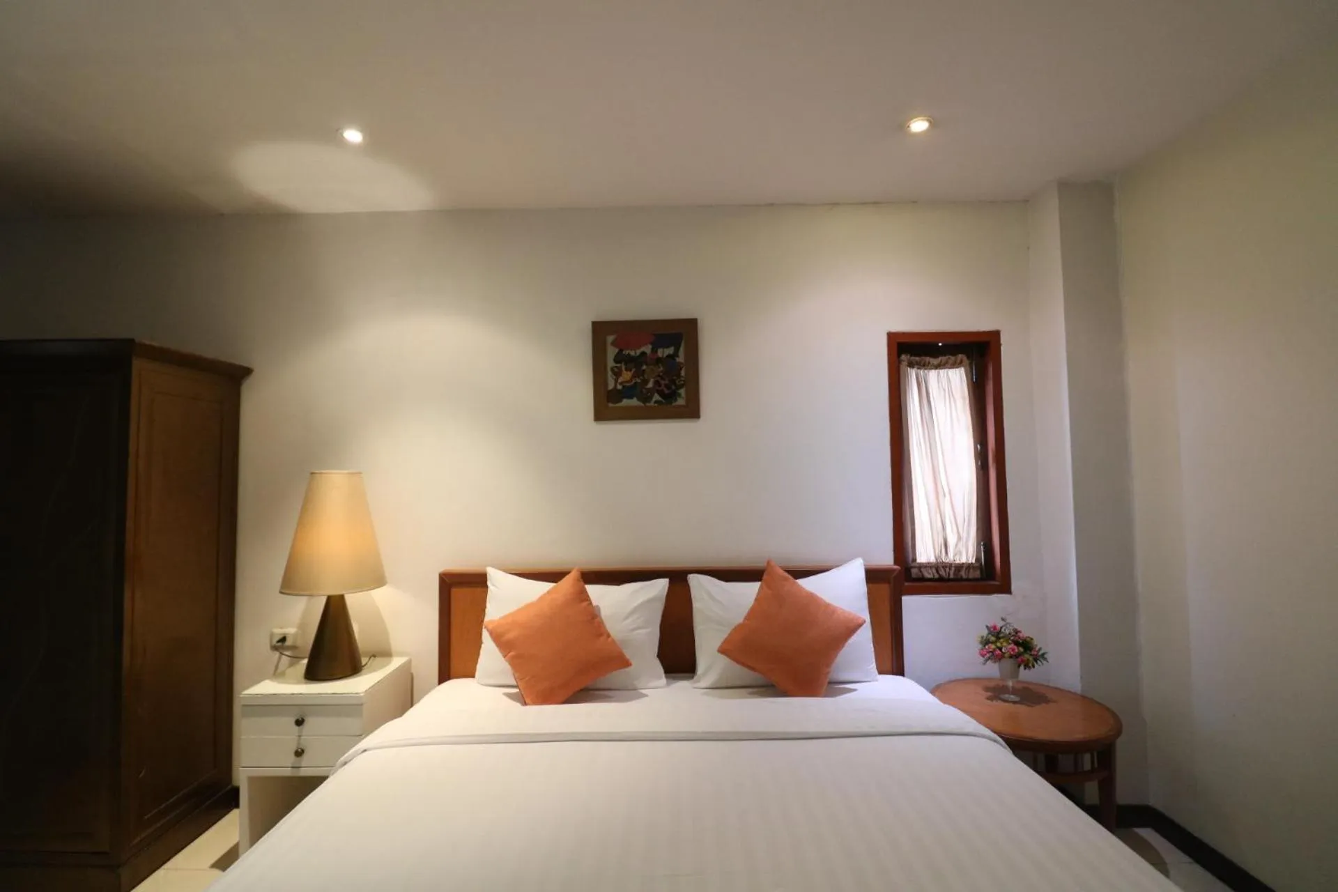 Photo of the whole room, Bed in JL Bangkok Hotel