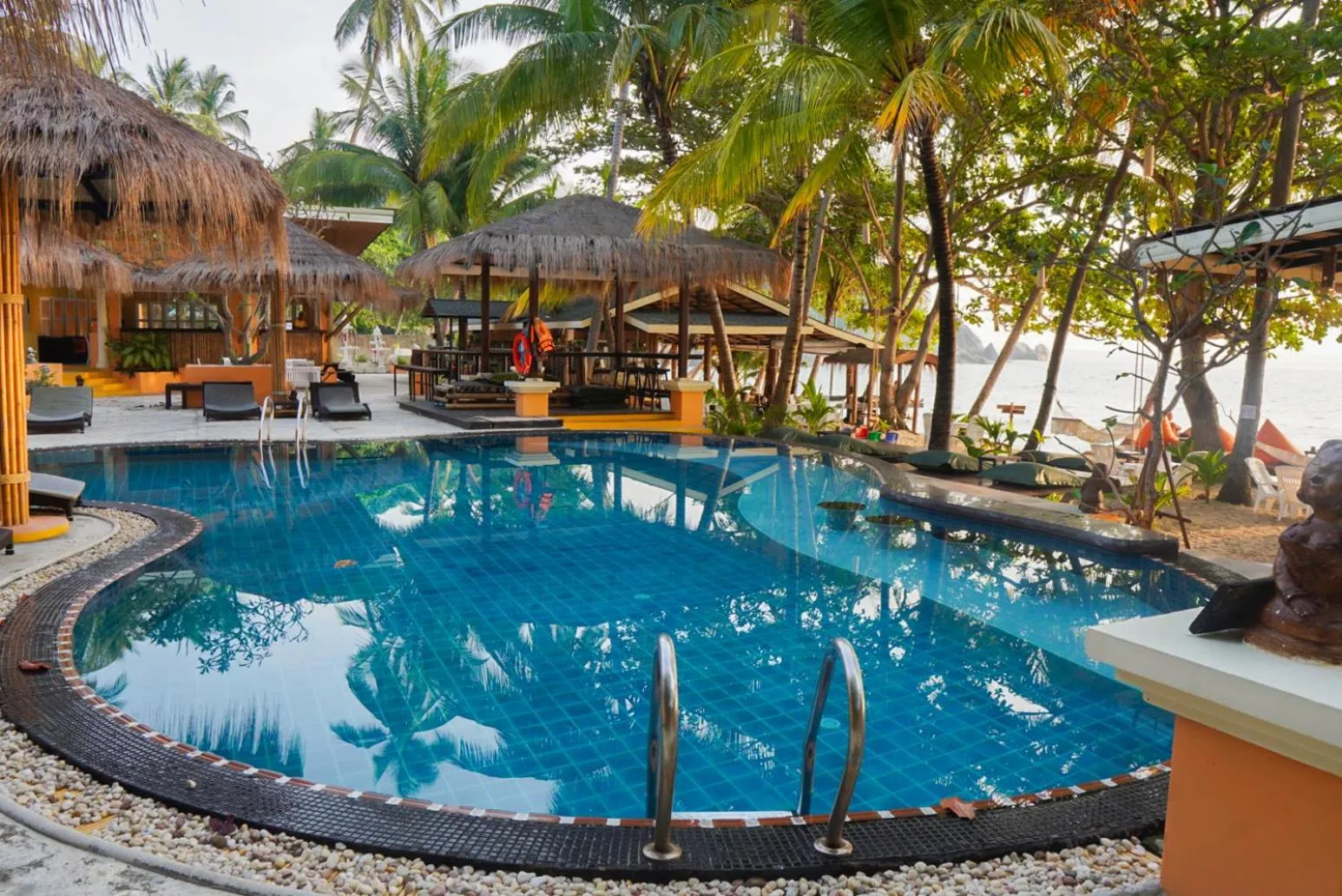 Swimming pool in The Hideaway Pariya Haad Yuan Ko Pha-ngan