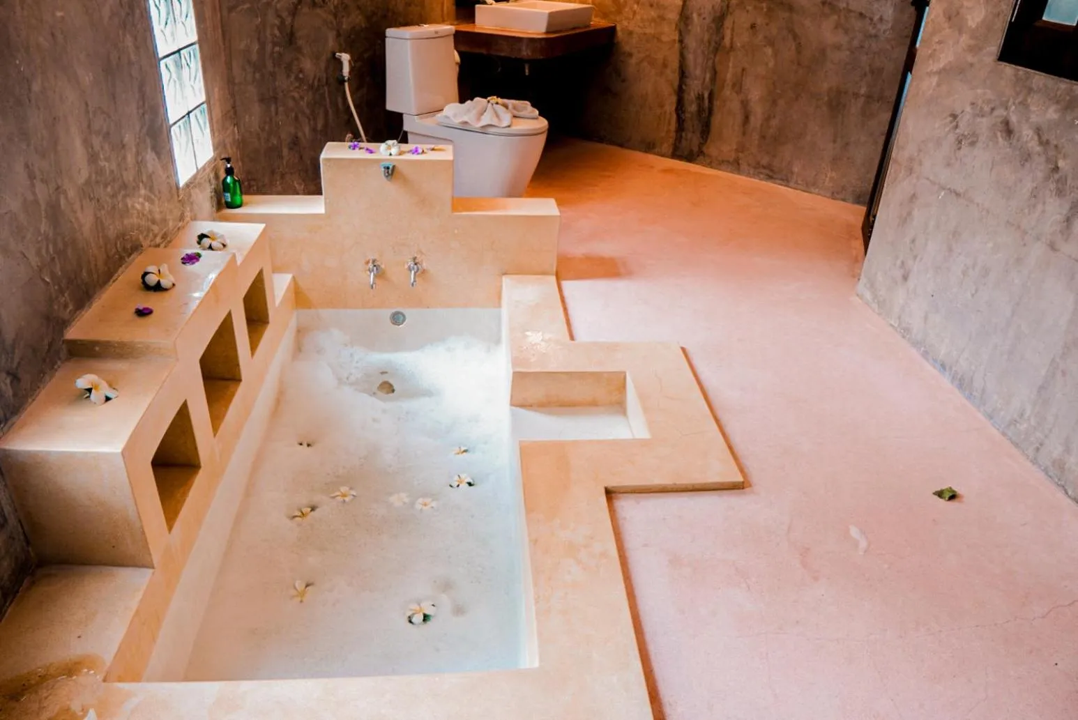 Bath in The Hideaway Pariya Haad Yuan Ko Pha-ngan