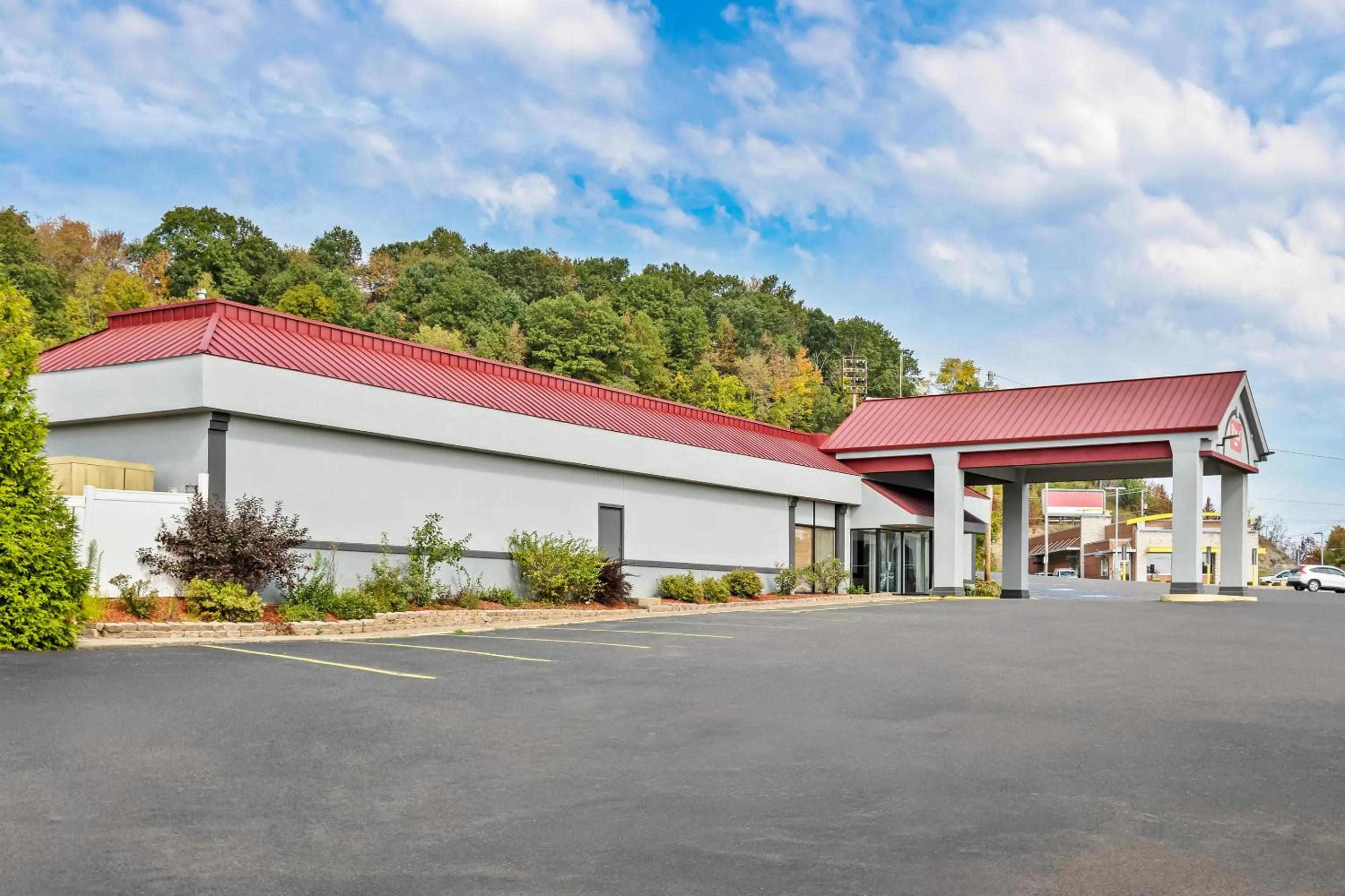 Property building in Red Roof Inn Cambridge, OH