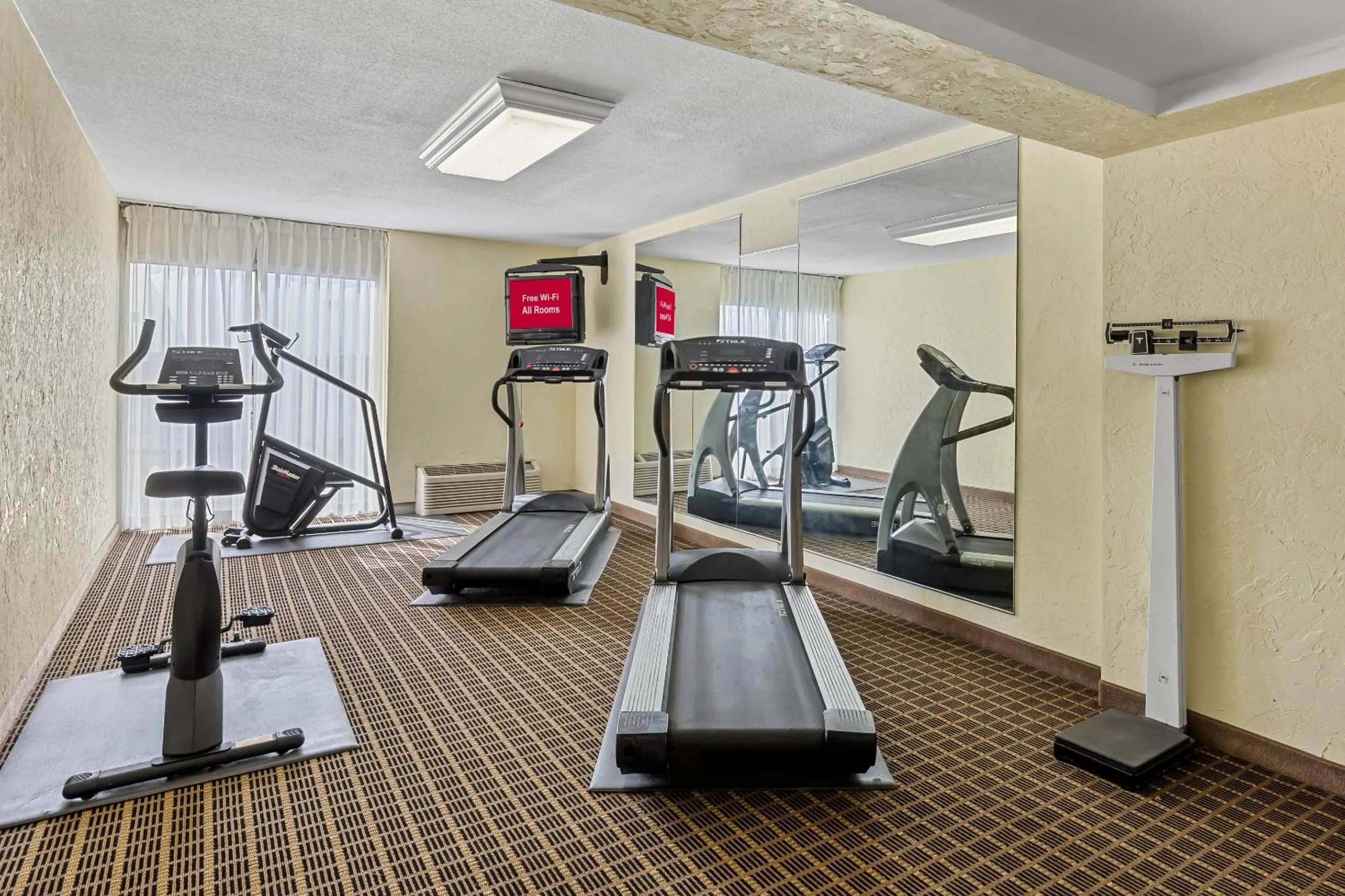 Fitness centre/facilities in Red Roof Inn Cambridge, OH