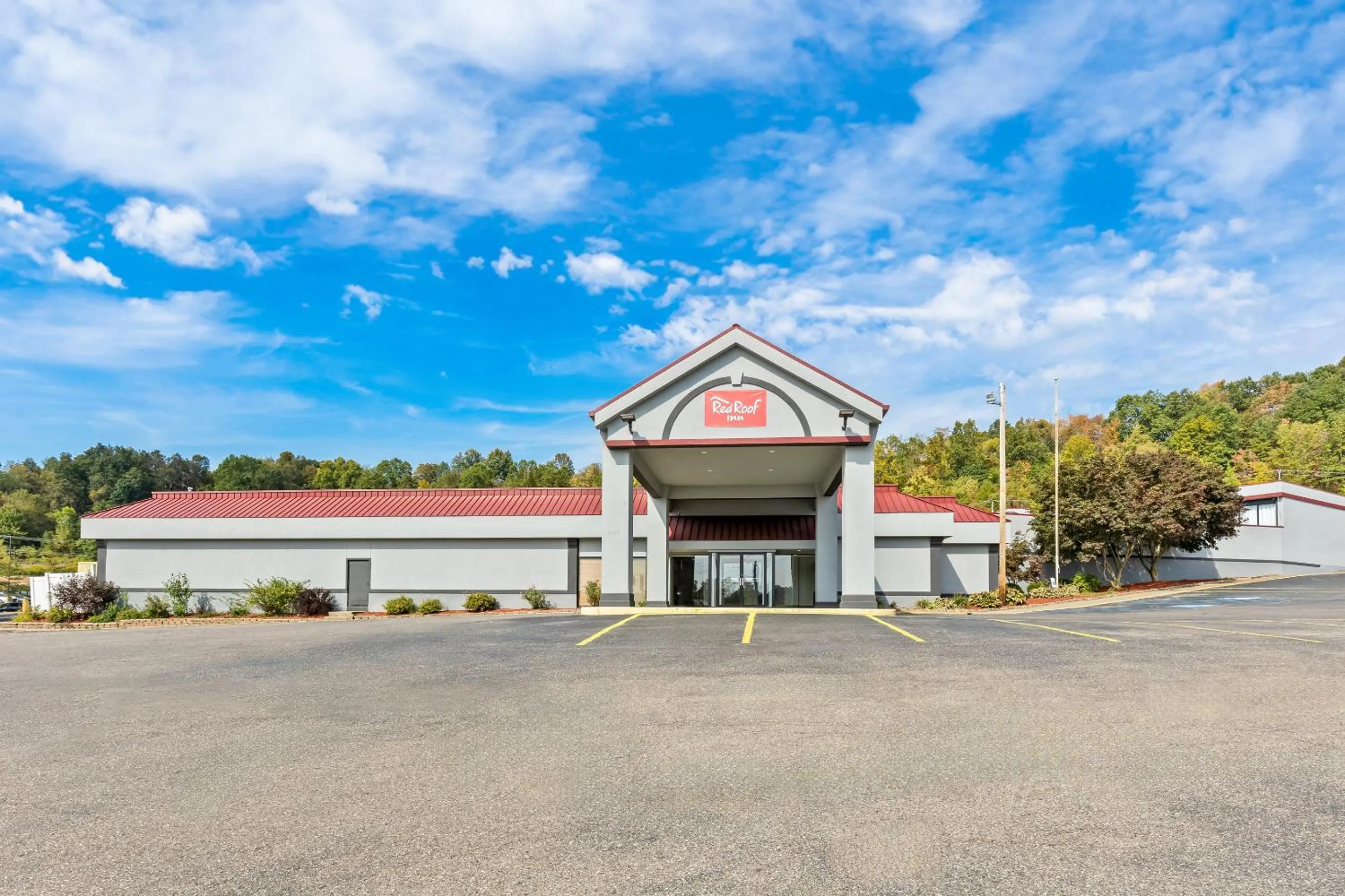Property building in Red Roof Inn Cambridge, OH