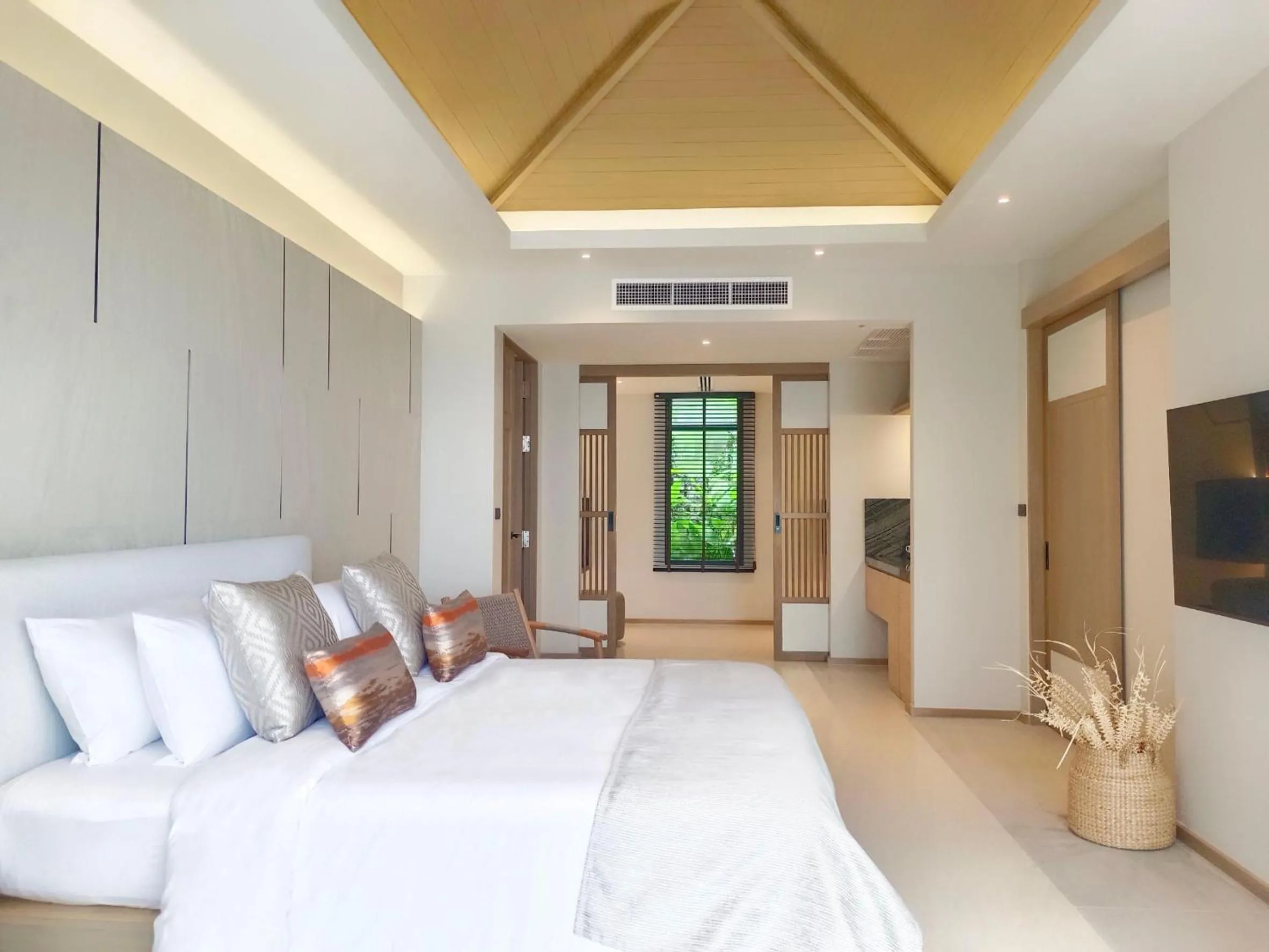 Bed in Sareeraya Villas & Suites