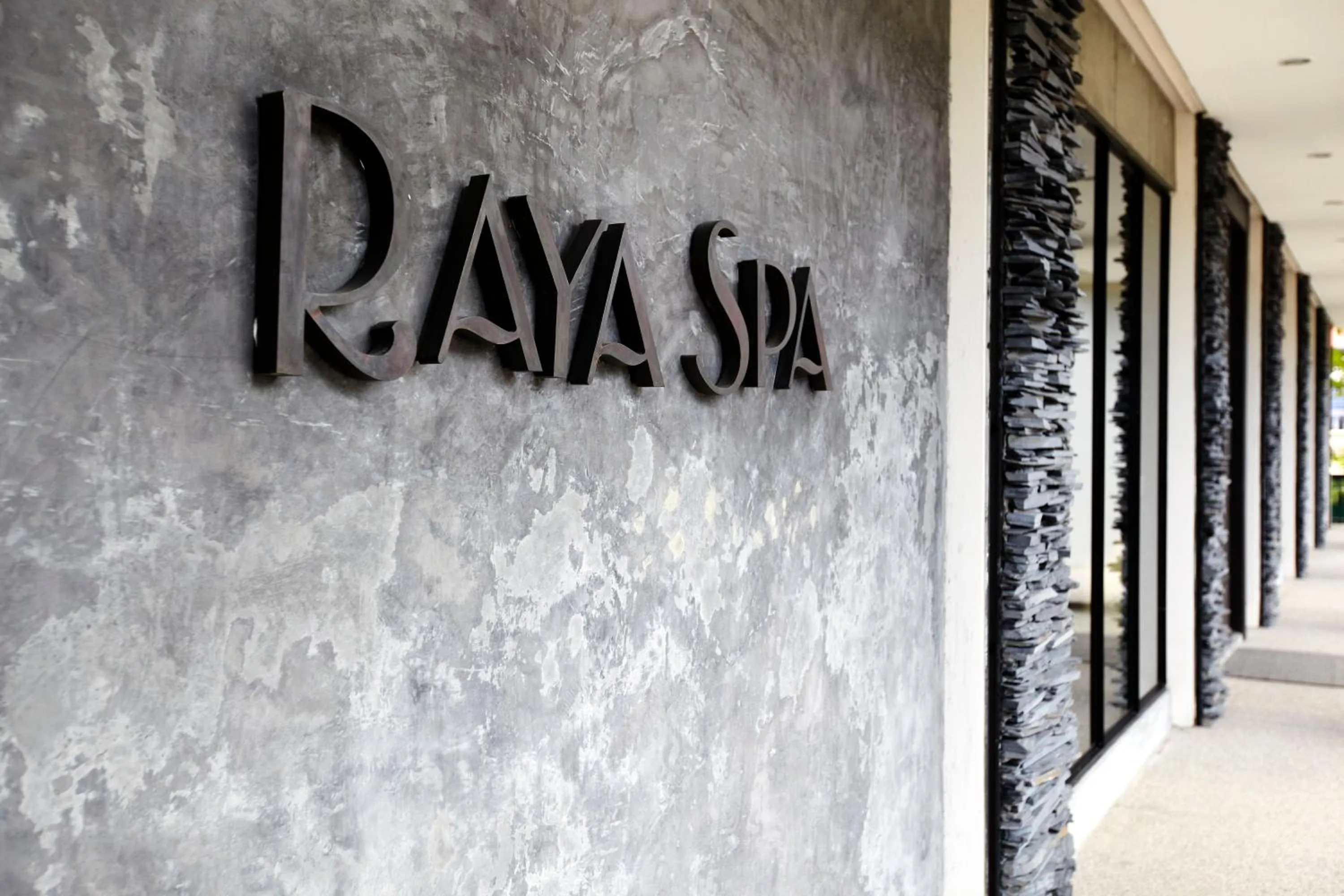 Facade/entrance in Sareeraya Villas & Suites