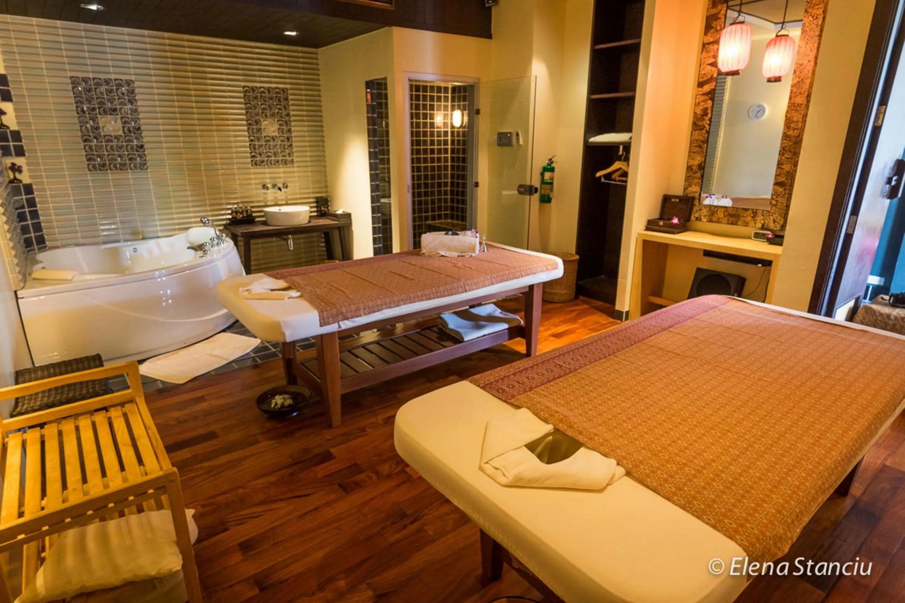 Massage, Bed in Sareeraya Villas & Suites