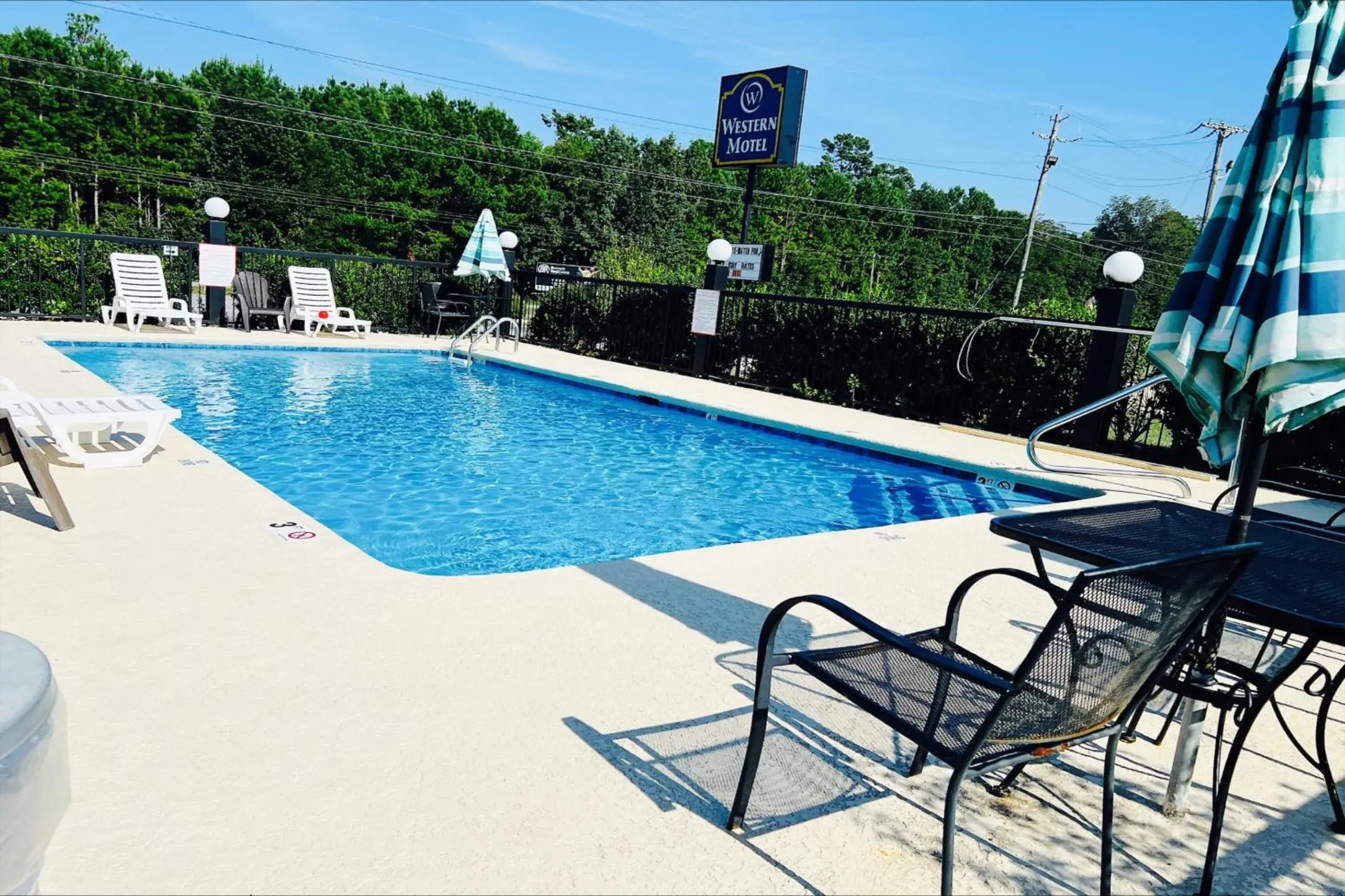 Swimming pool in Western Motel, Thomasville Swimming pool in Western Motel, Thomasville