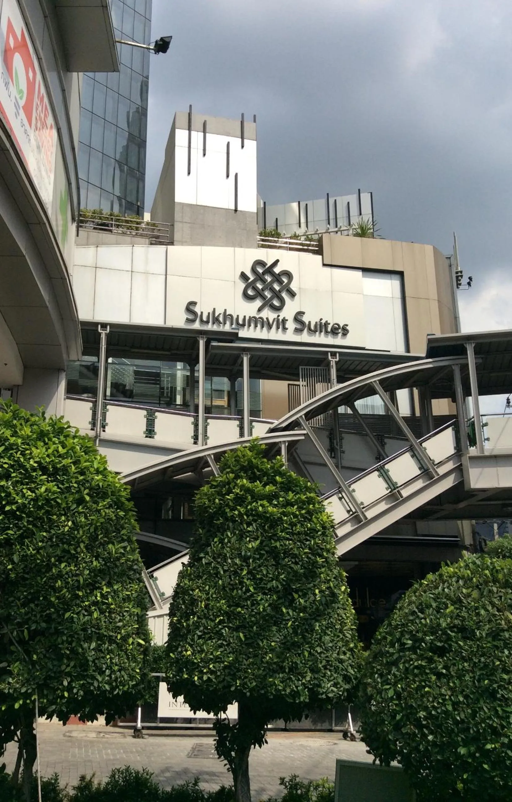 Facade/entrance in Sukhumvit Suites Hotel