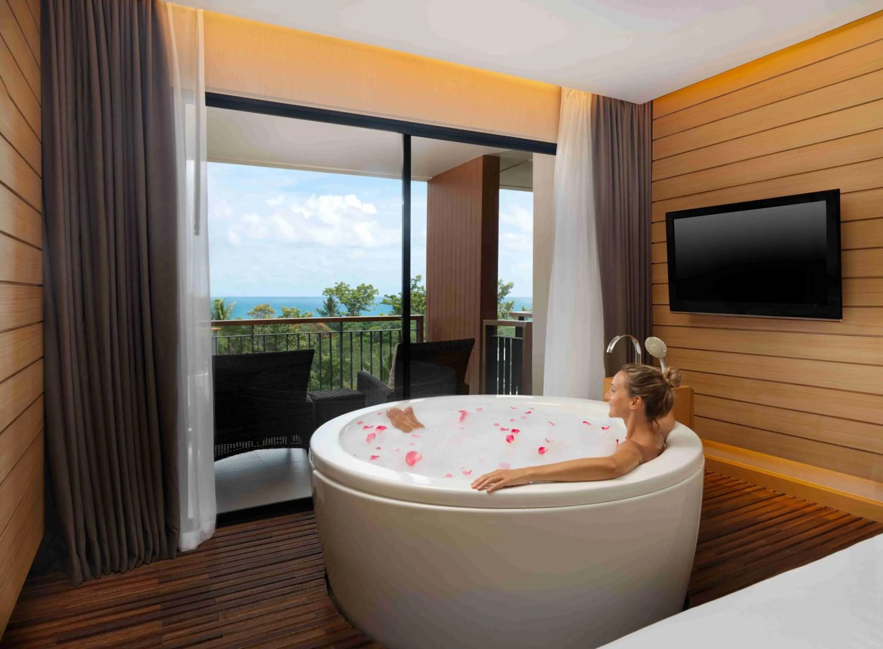 Bath in Novotel Phuket Kata Avista Resort and Spa