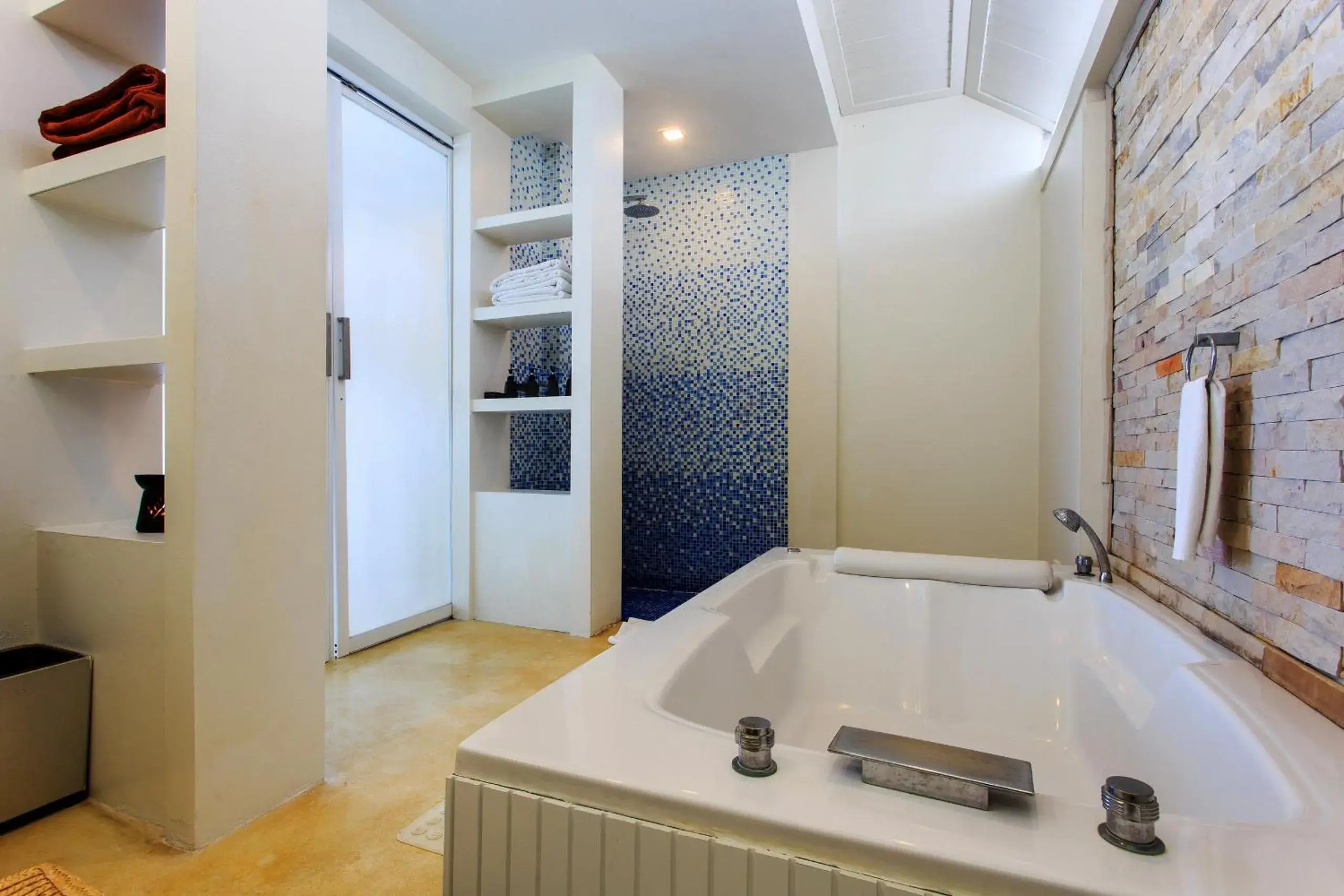 Bathroom in Samui Resotel Beach Resort Bathroom in Samui Resotel Beach Resort