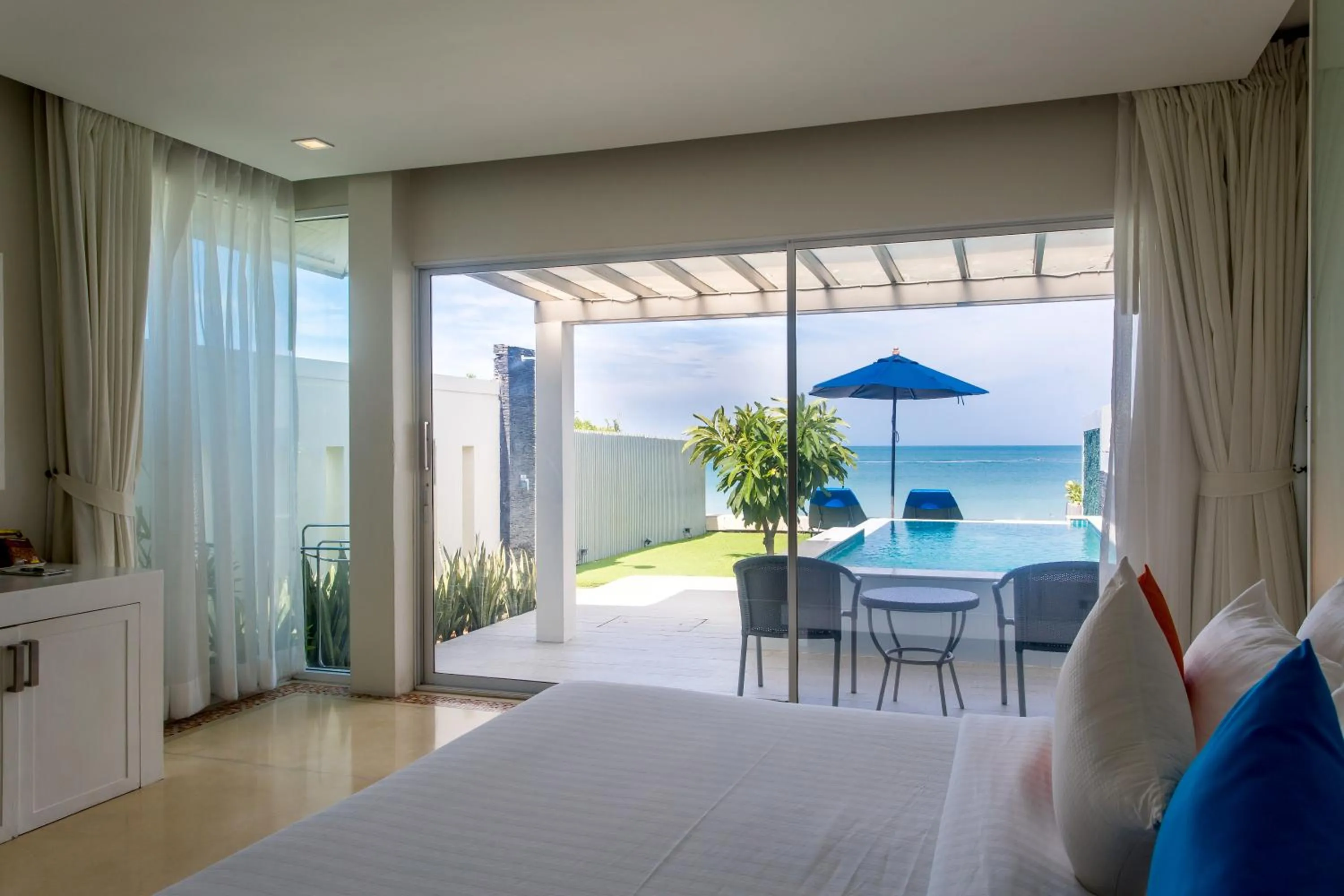 Balcony/Terrace, Bed in Samui Resotel Beach Resort