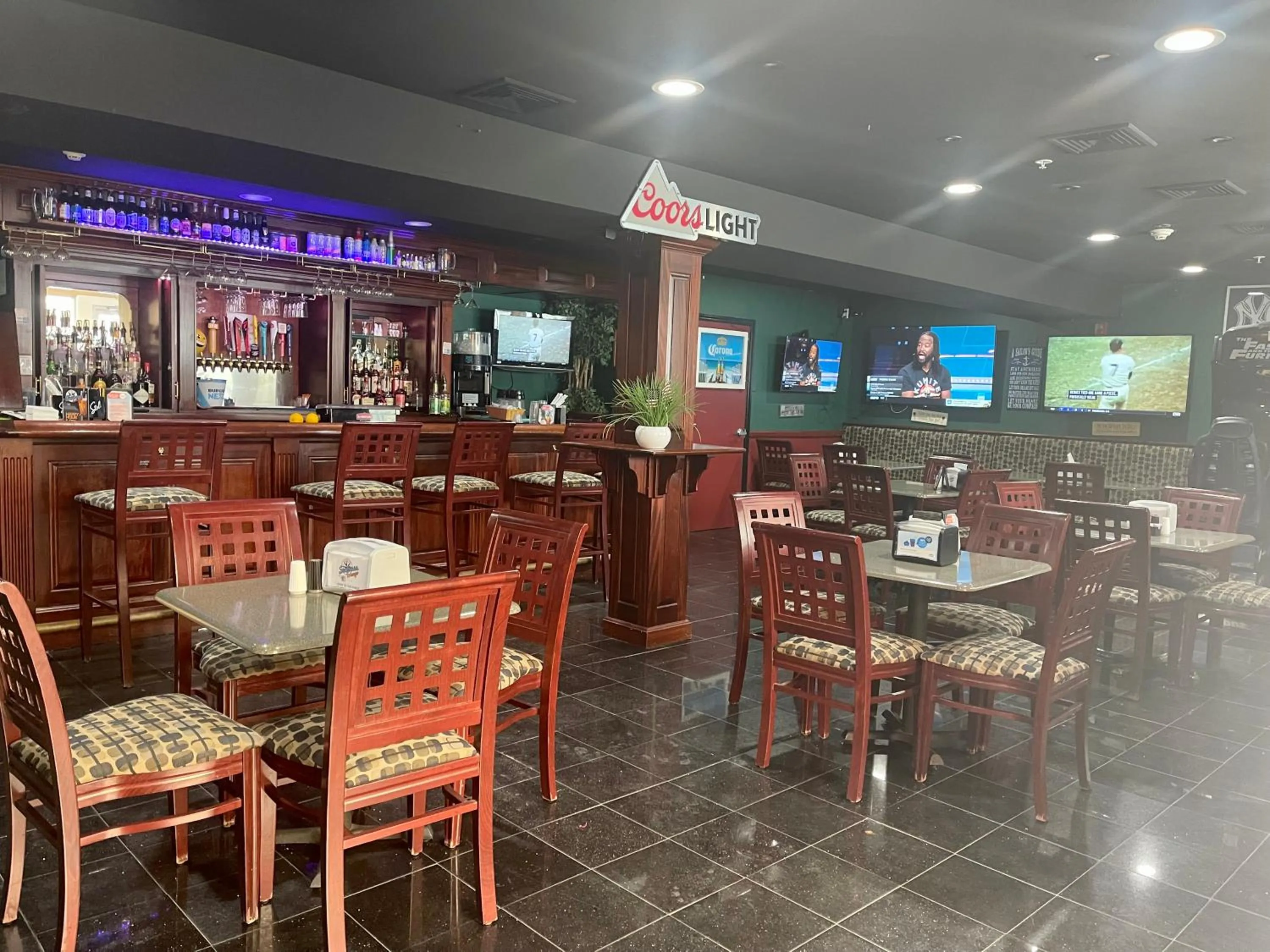 Restaurant/places to eat in The White Sands Resort and Spa