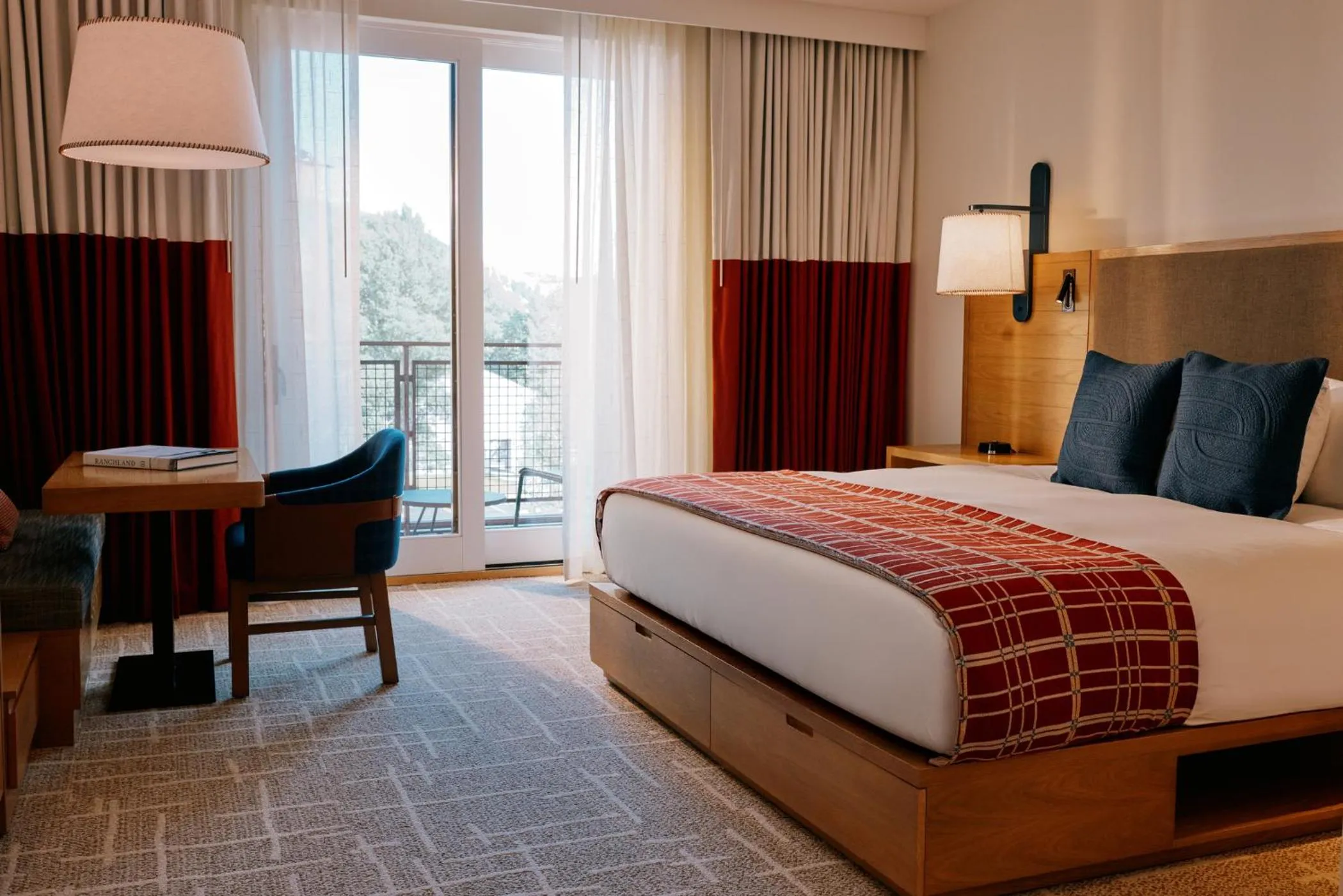 Bedroom, Bed in Limelight Hotel Ketchum