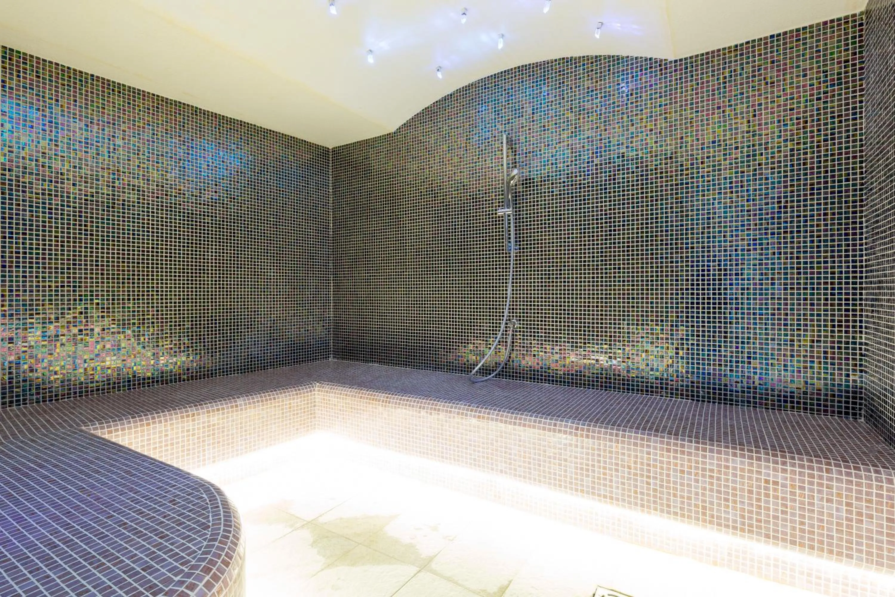 Steam room in Hotel City Savoy