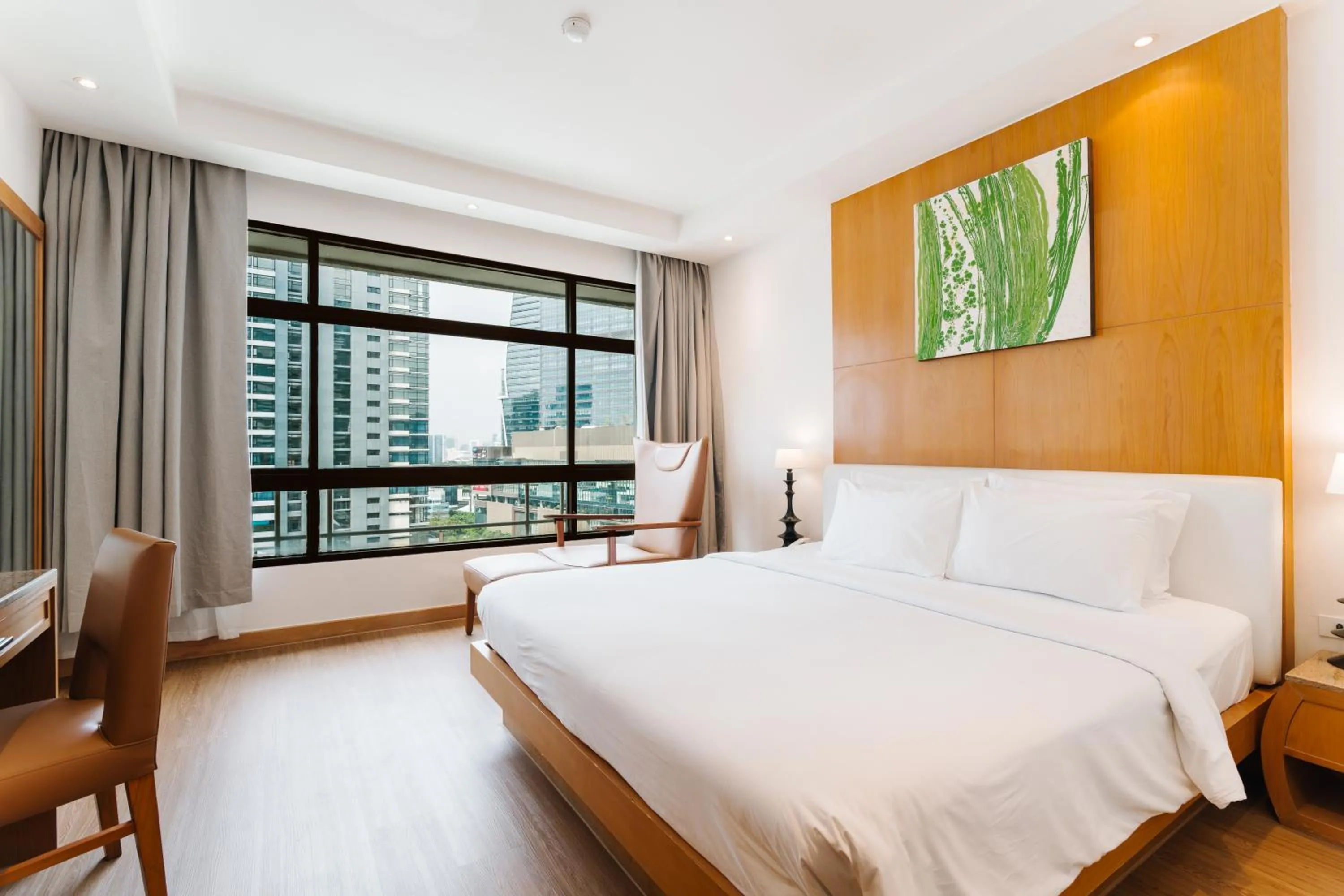 View (from property/room), Bed in Pinnacle Lumpini Park Hotel