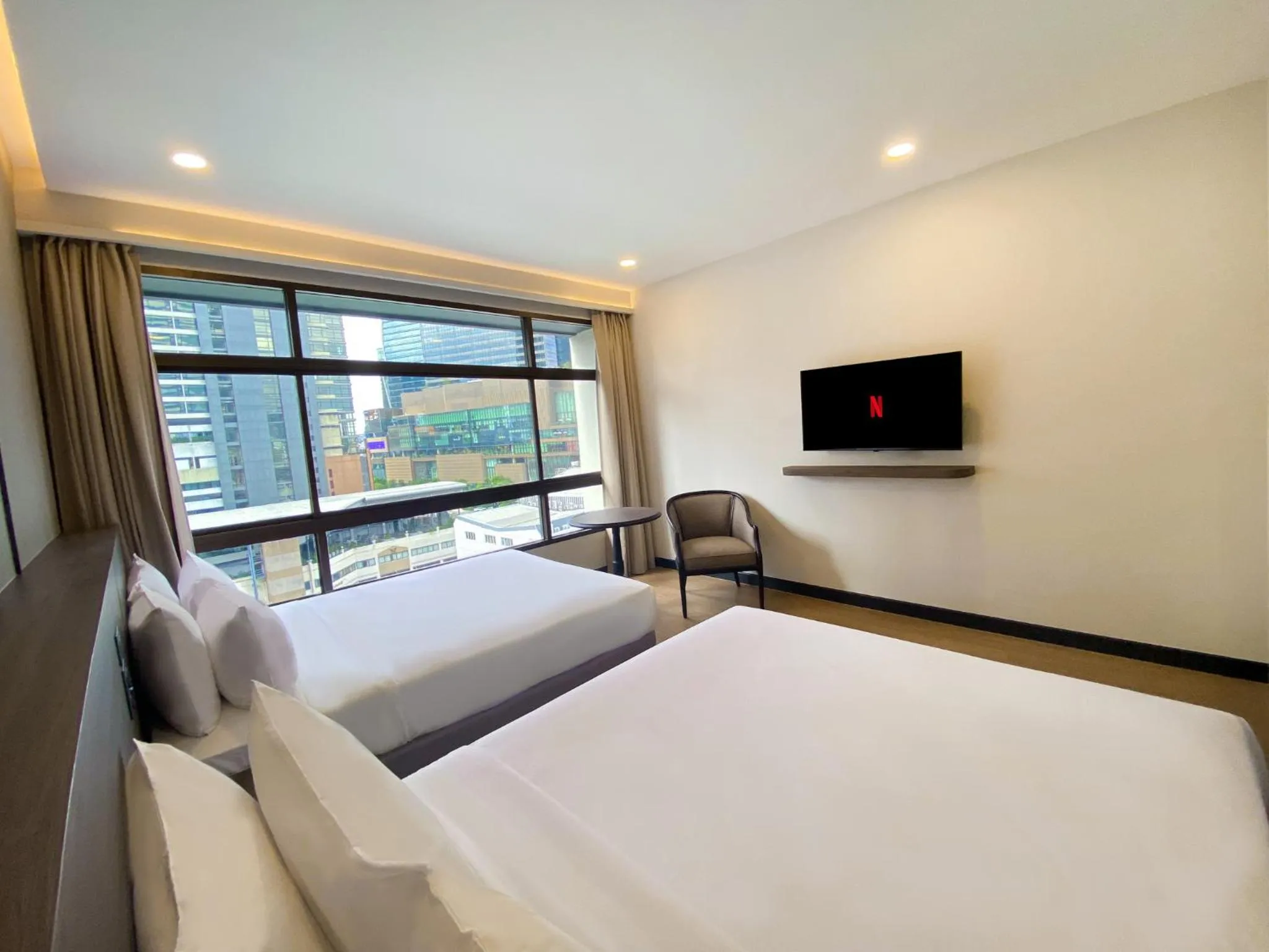 Bedroom, Bed in Pinnacle Lumpinee Park Hotel