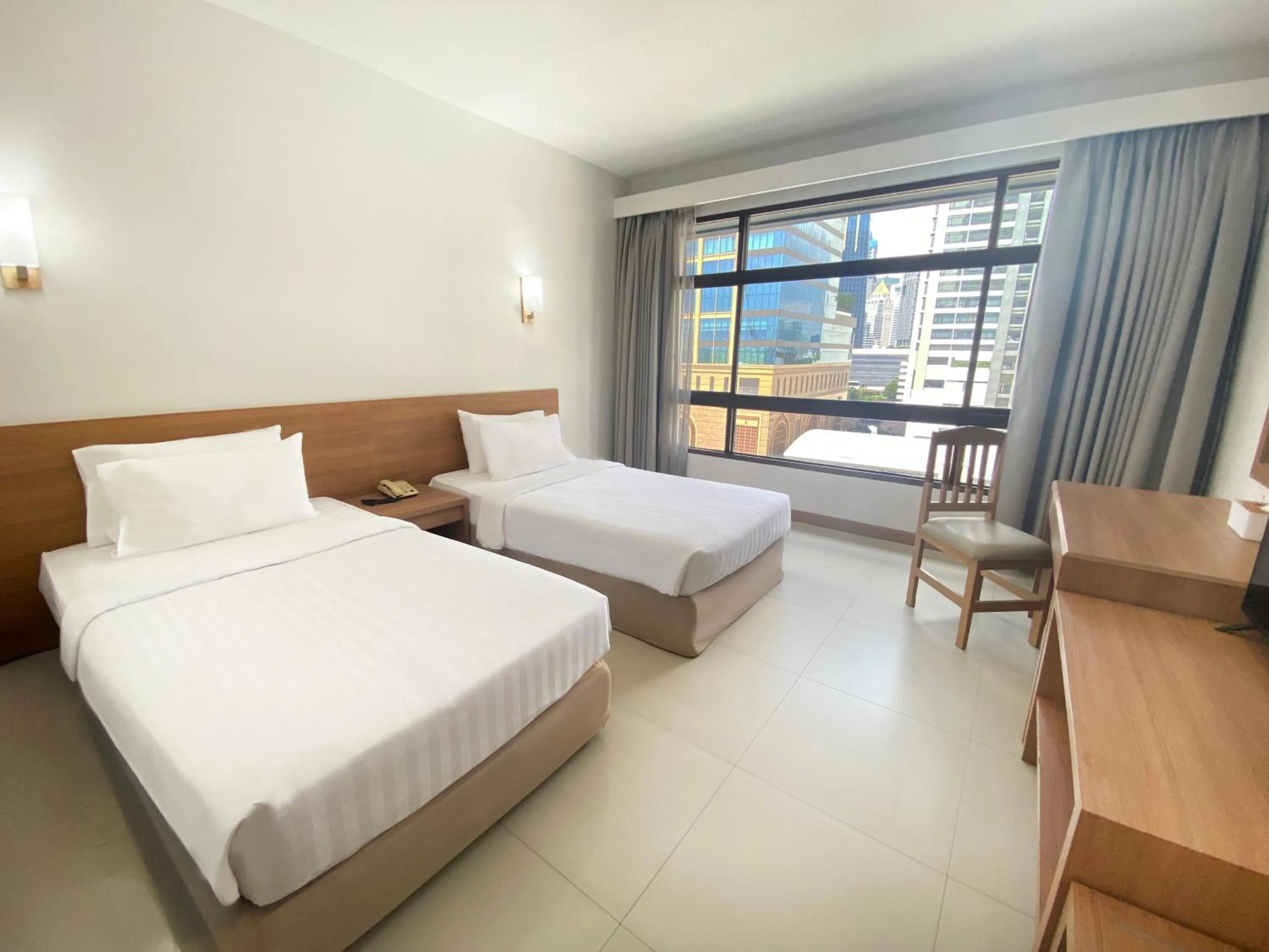 Bedroom, Bed in Pinnacle Lumpinee Park Hotel