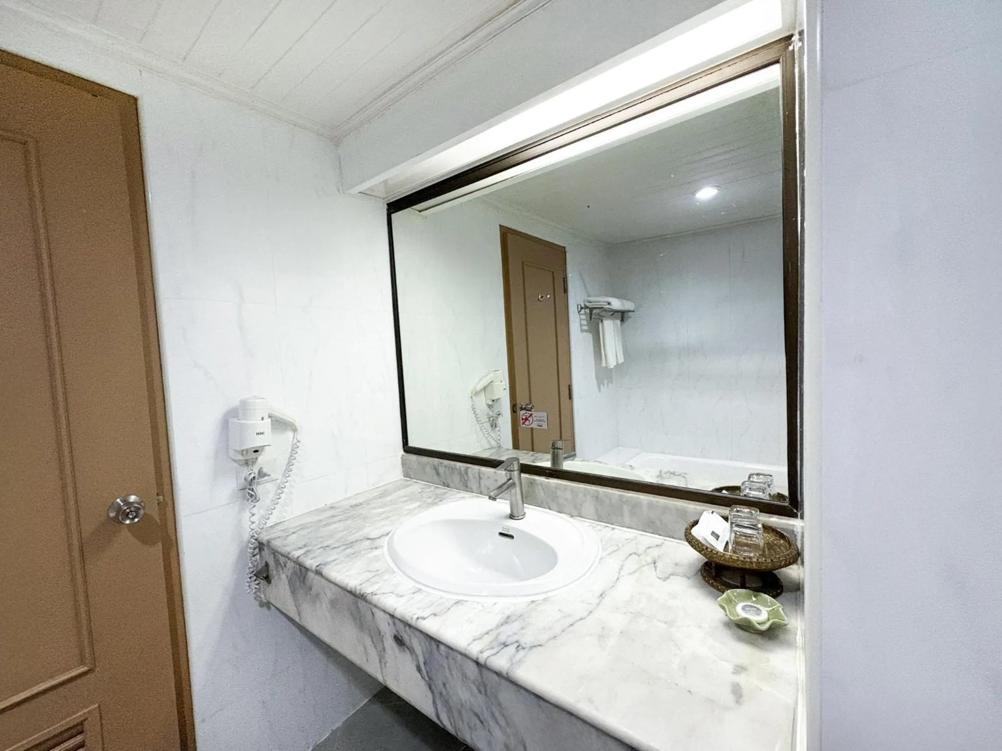 Bathroom in Pinnacle Lumpinee Park Hotel