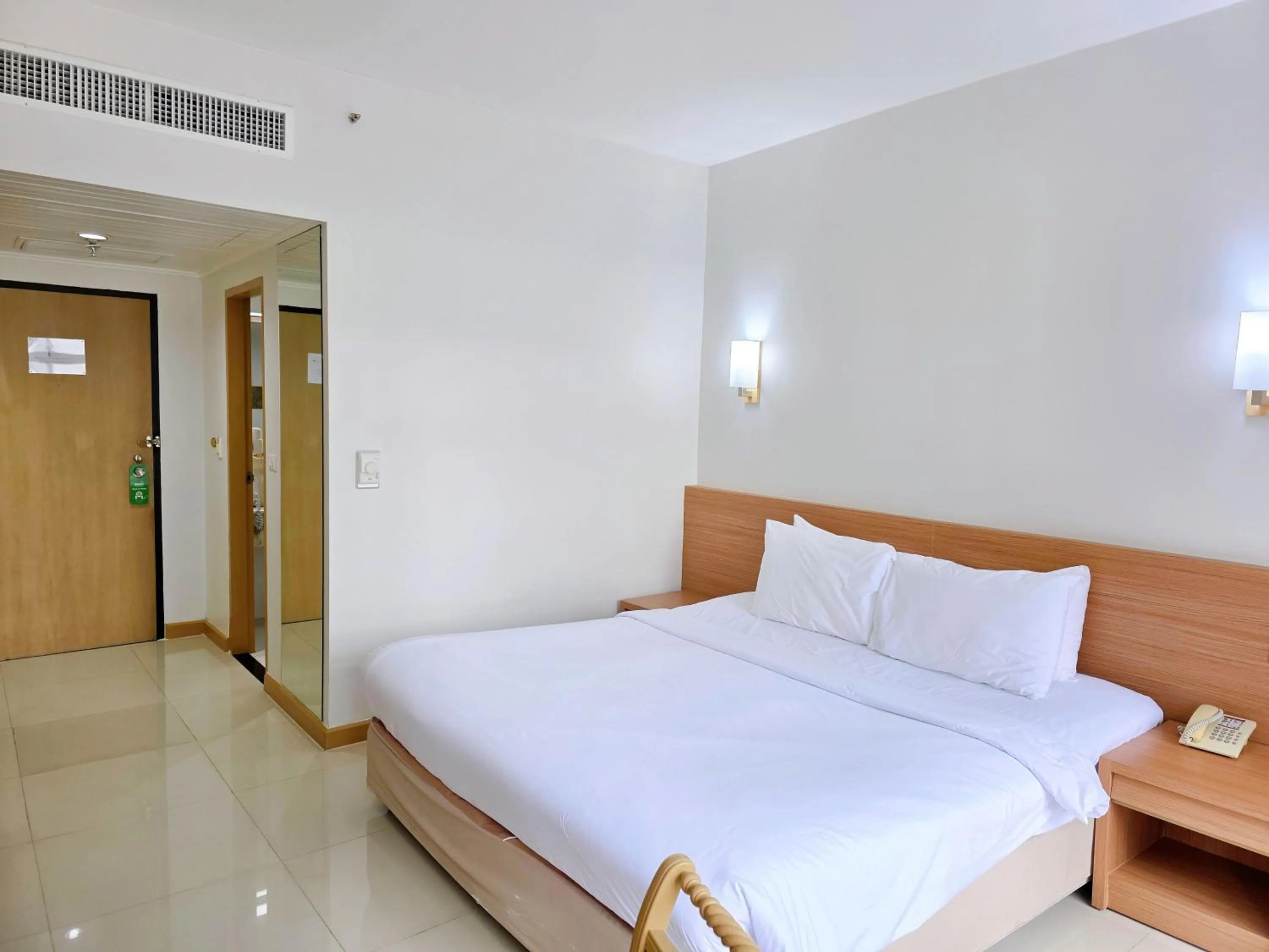 Bedroom, Bed in Pinnacle Lumpinee Park Hotel