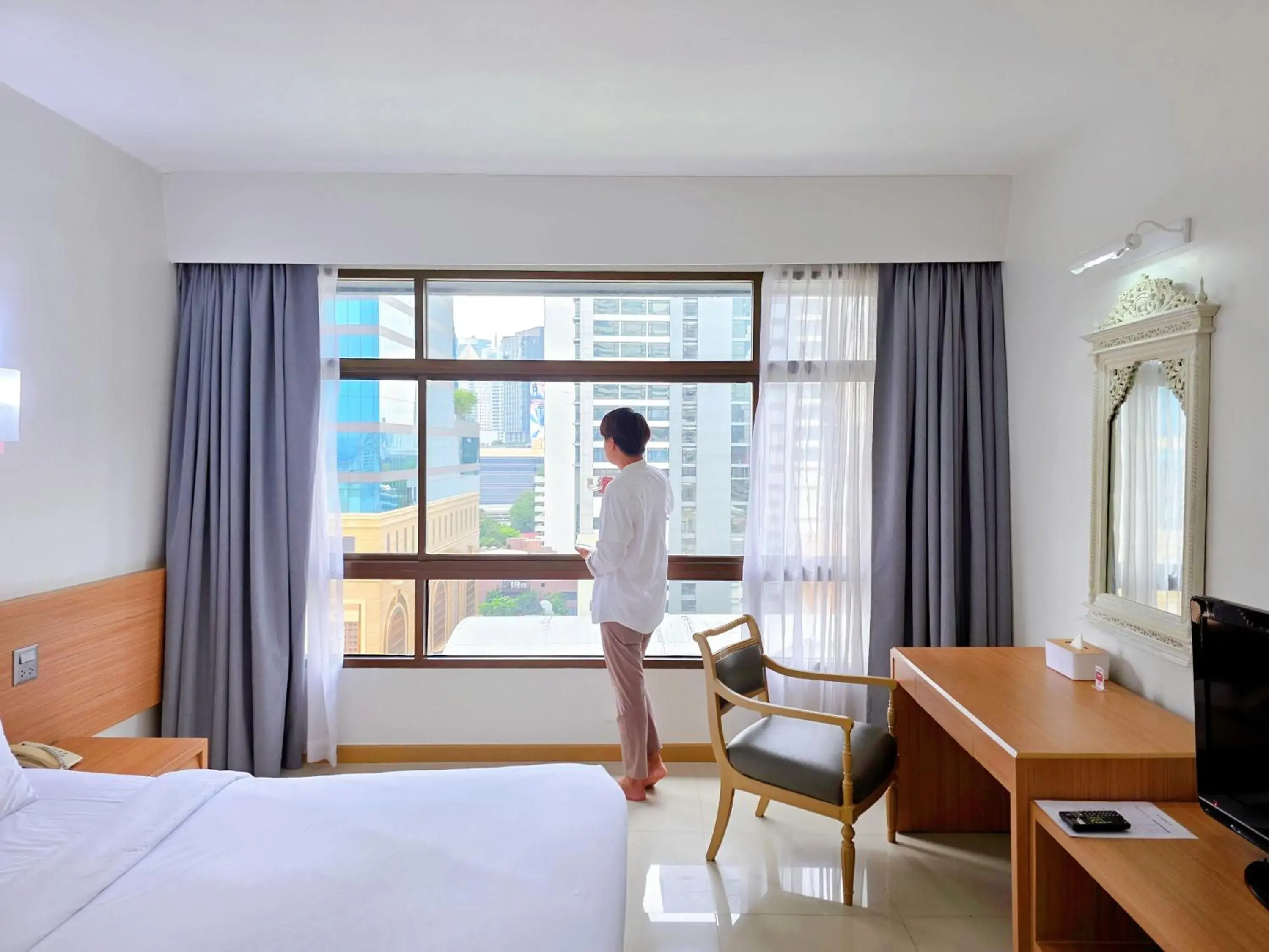 Bedroom, Bed in Pinnacle Lumpini Park Hotel Bedroom, Bed in Pinnacle Lumpini Park Hotel