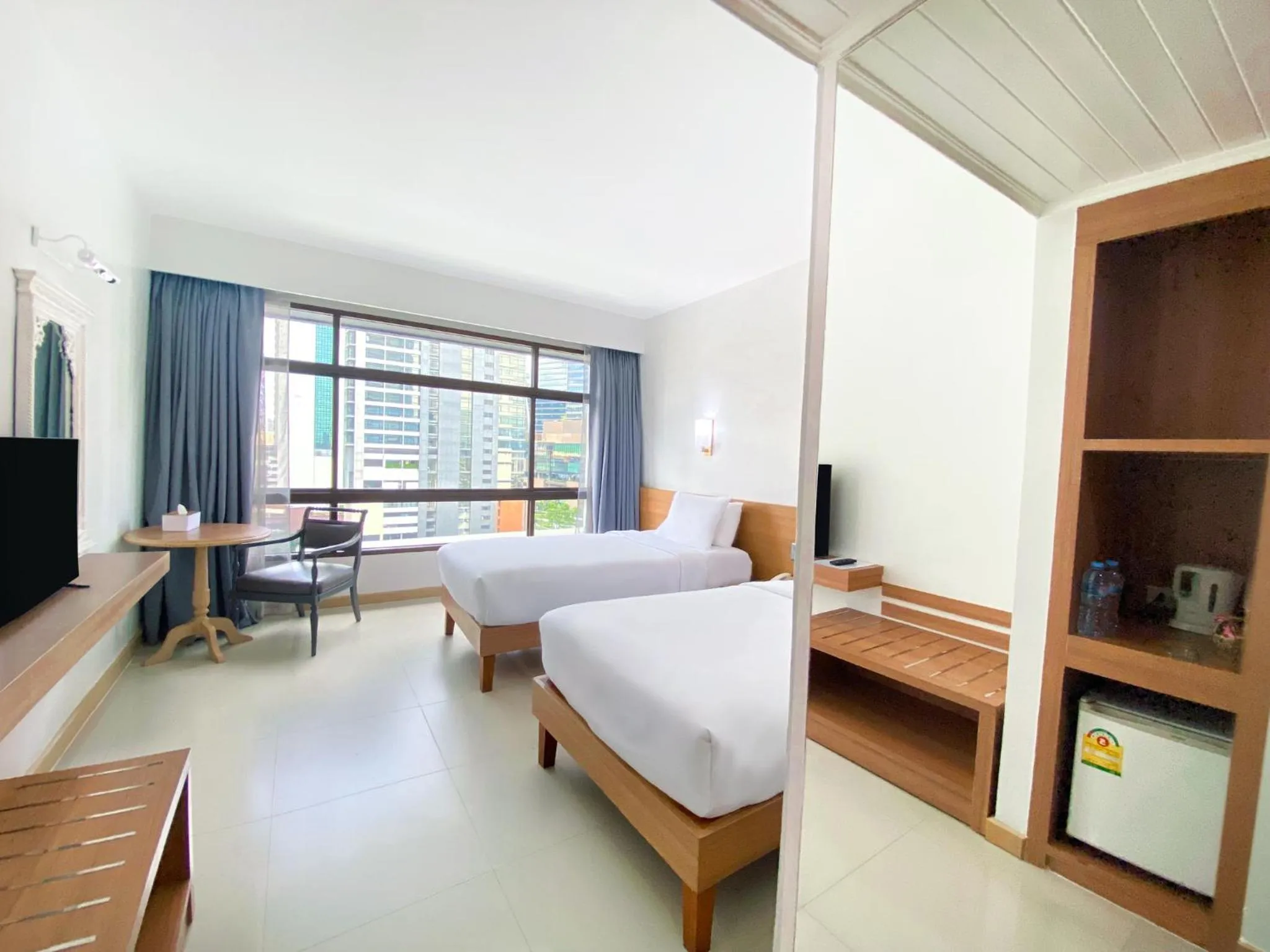 Bed in Pinnacle Lumpinee Park Hotel