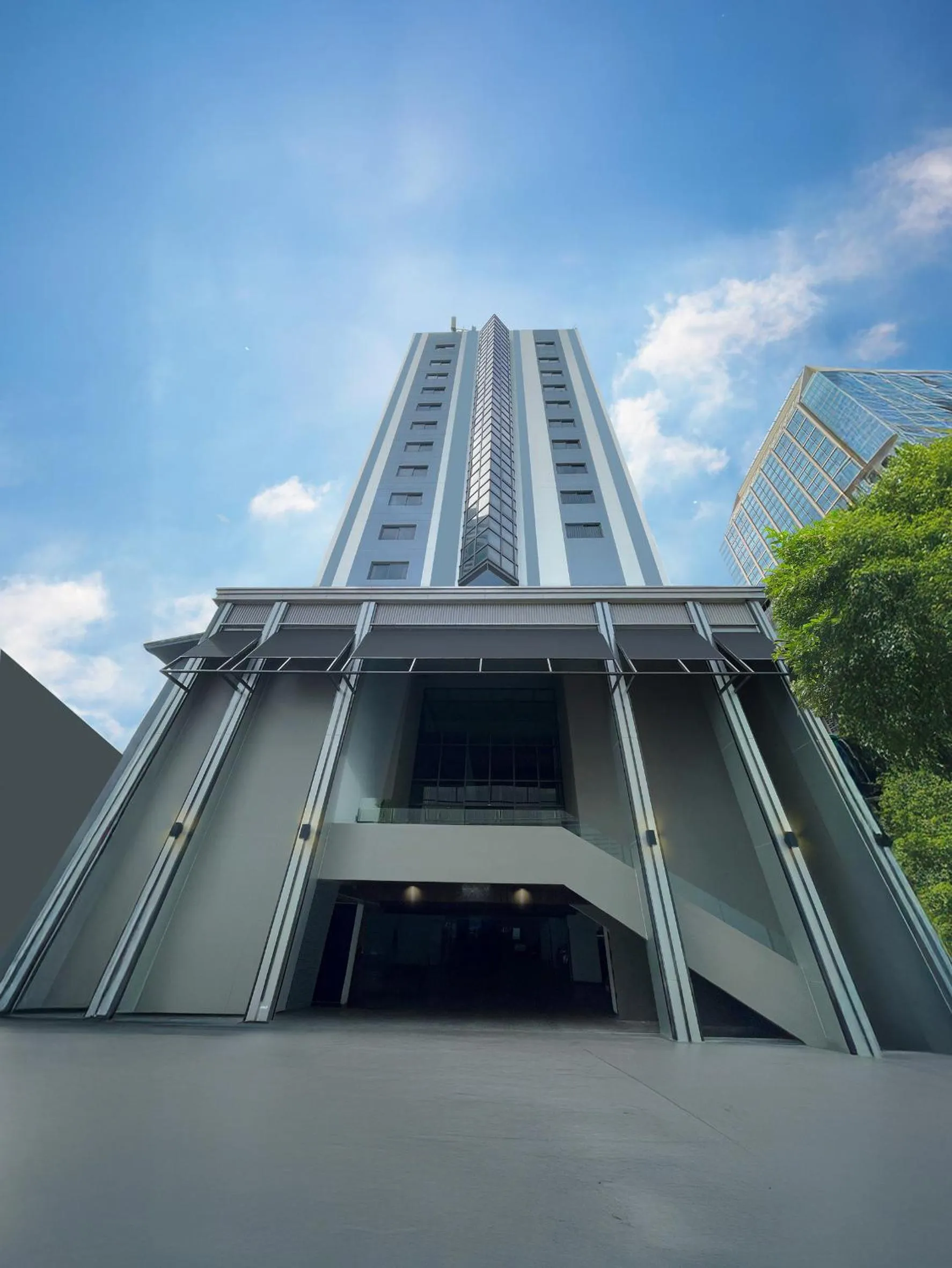 Property building in Pinnacle Lumpinee Park Hotel