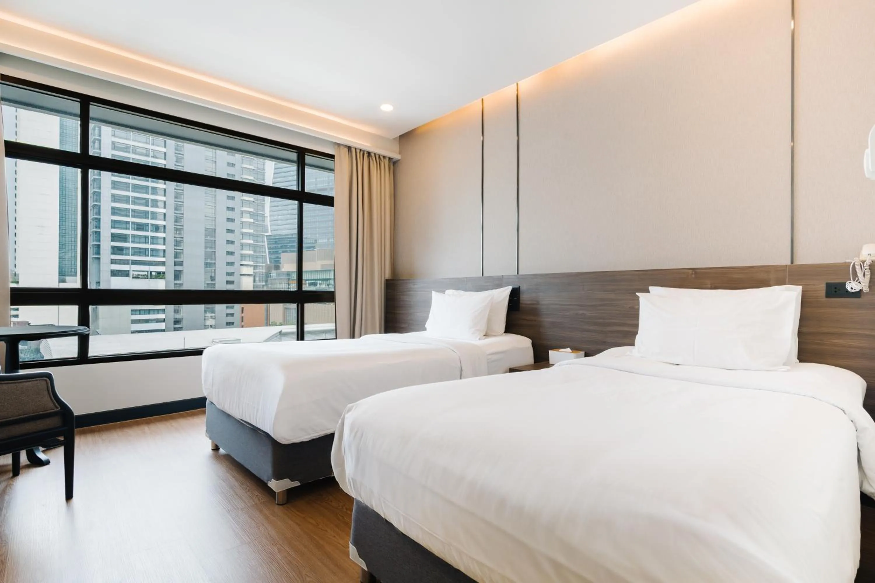 Bed in Pinnacle Lumpini Park Hotel