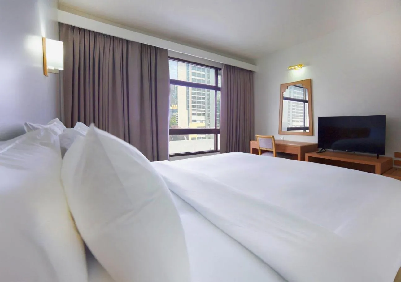 Bed in Pinnacle Lumpinee Park Hotel