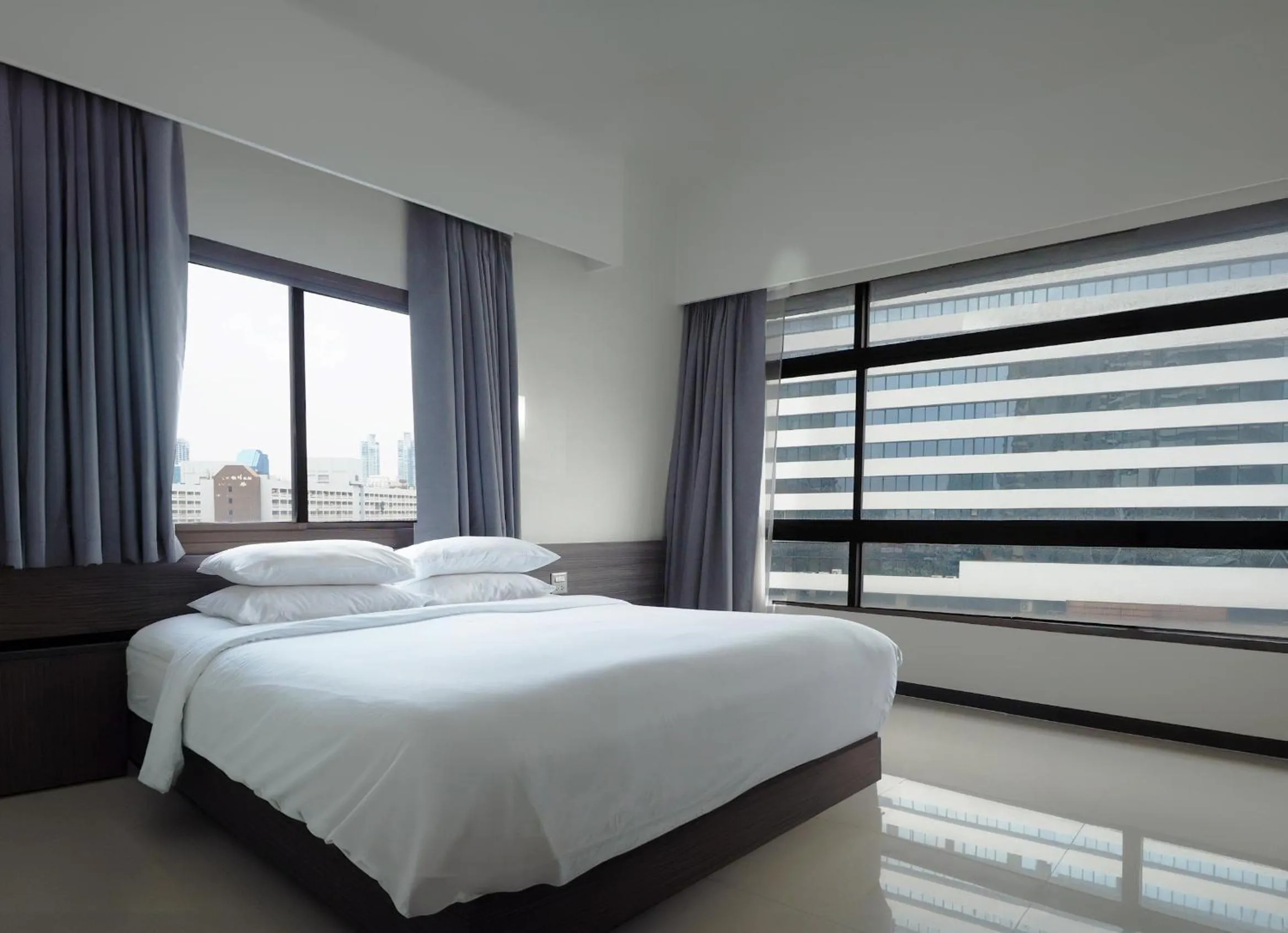Bedroom, Bed in Pinnacle Lumpinee Park Hotel