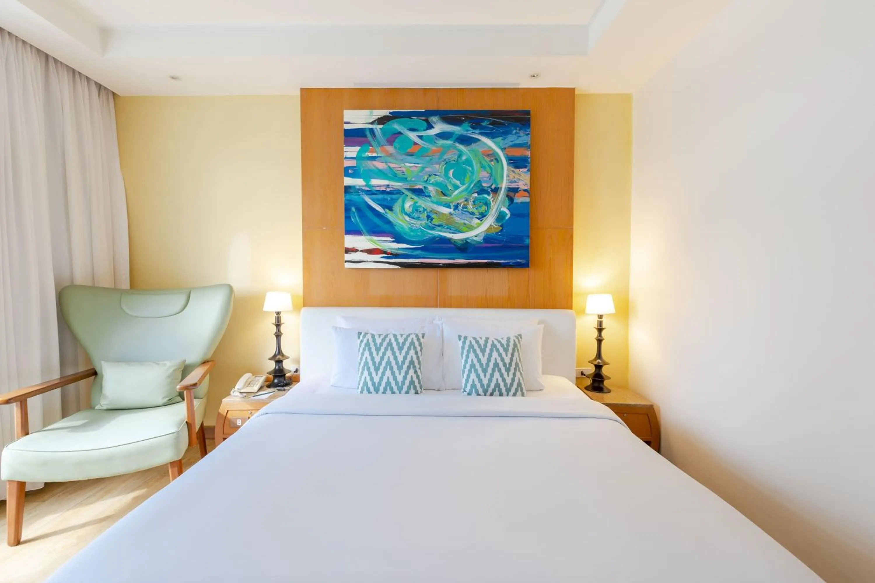 Bedroom, Bed in Pinnacle Lumpinee Park Hotel